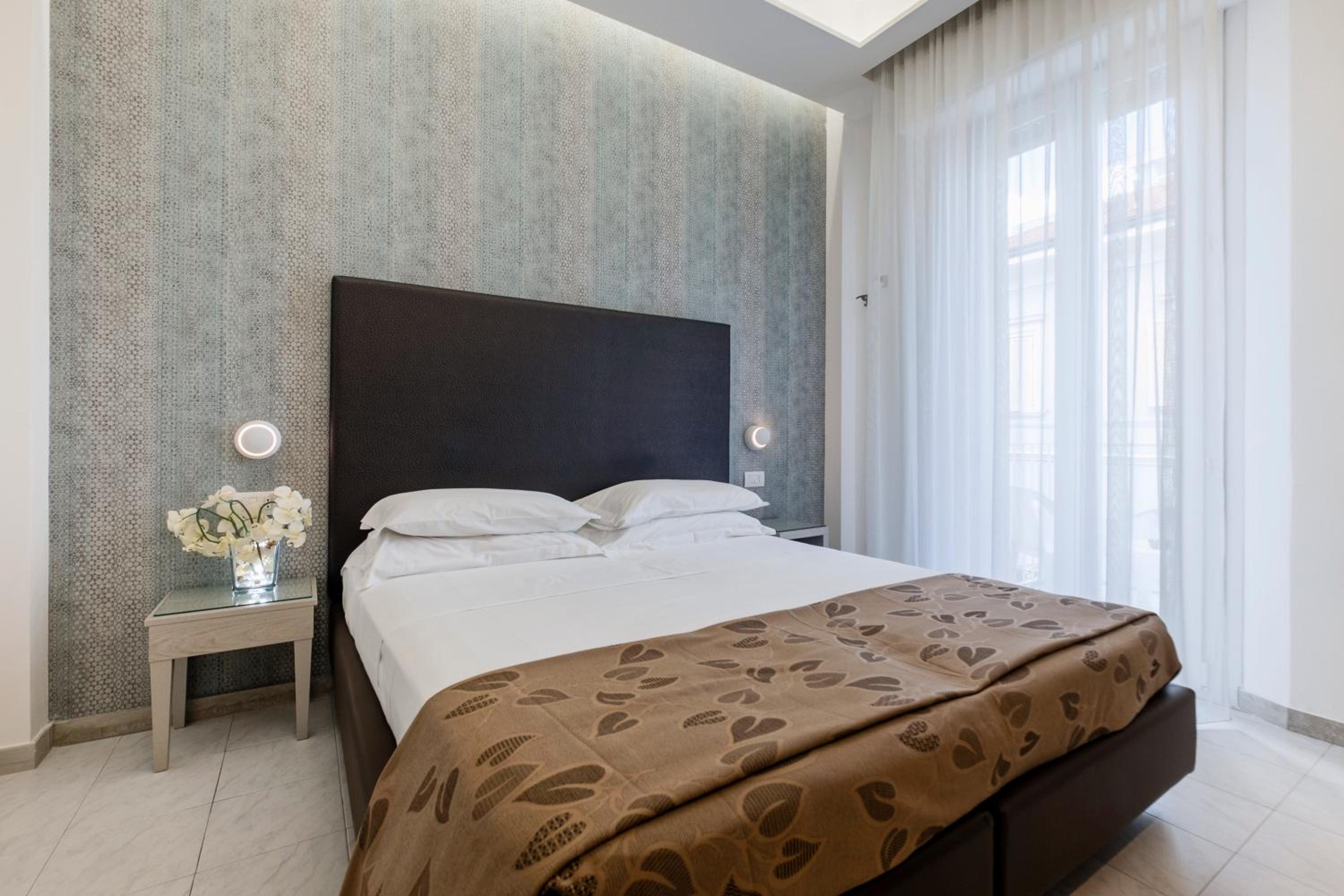 Deluxe Triple Room - Photo 20
