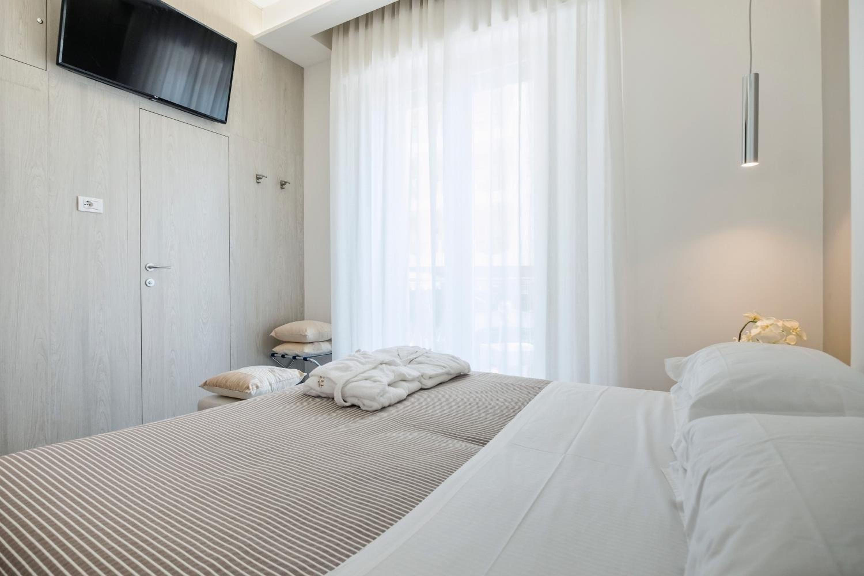 Deluxe Triple Room - Photo 39