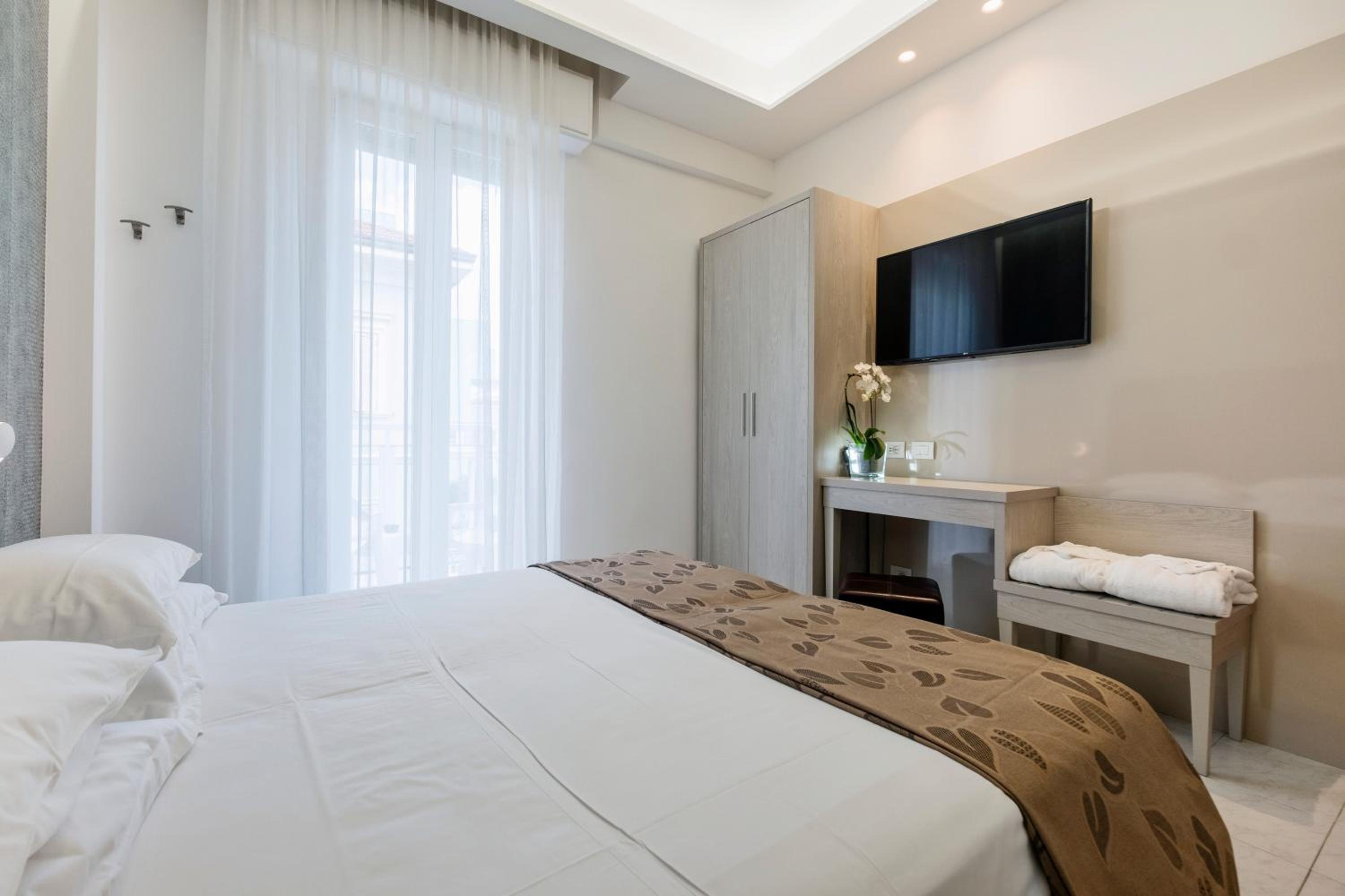 Deluxe Triple Room - Photo 10