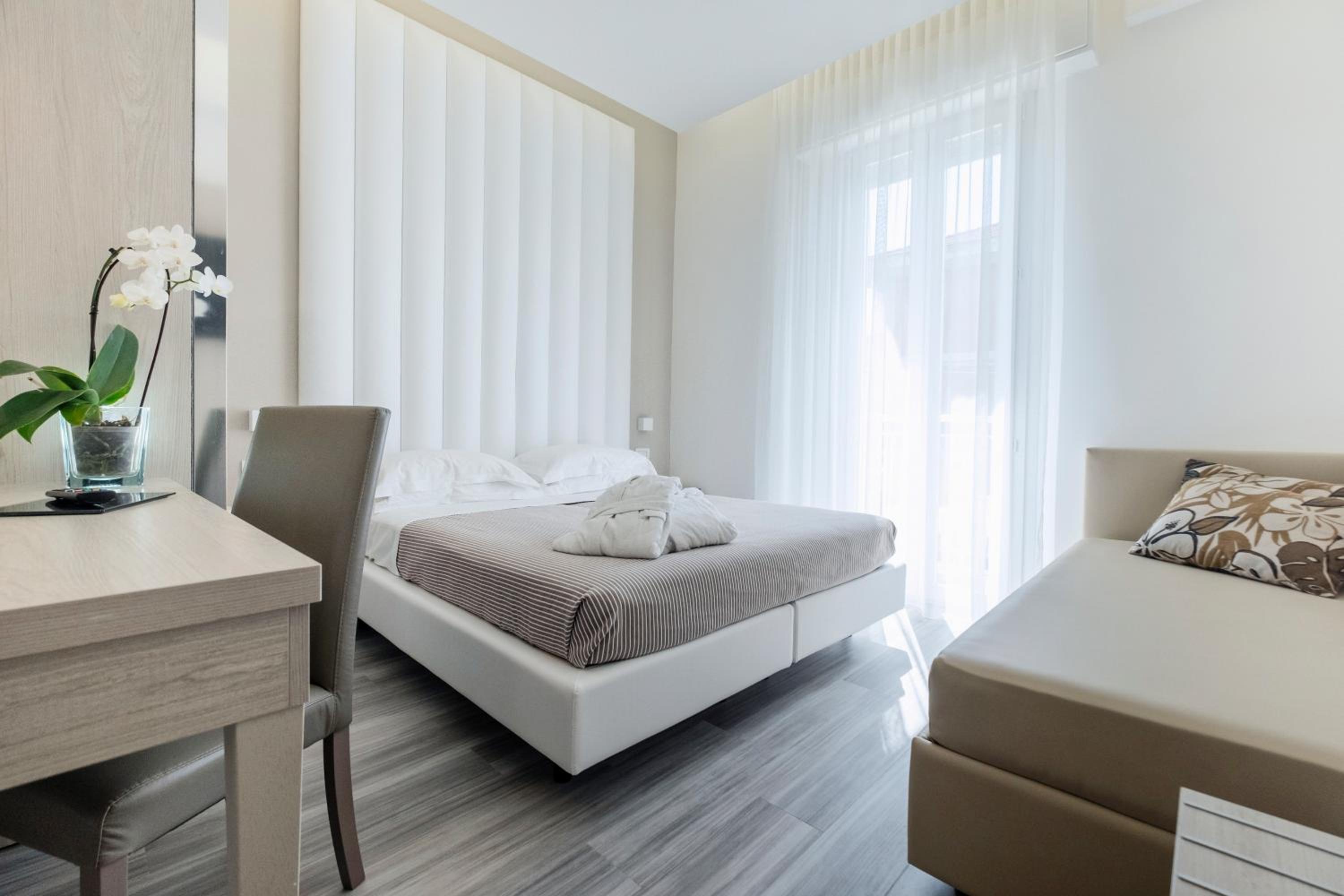 Deluxe Triple Room - Photo 17
