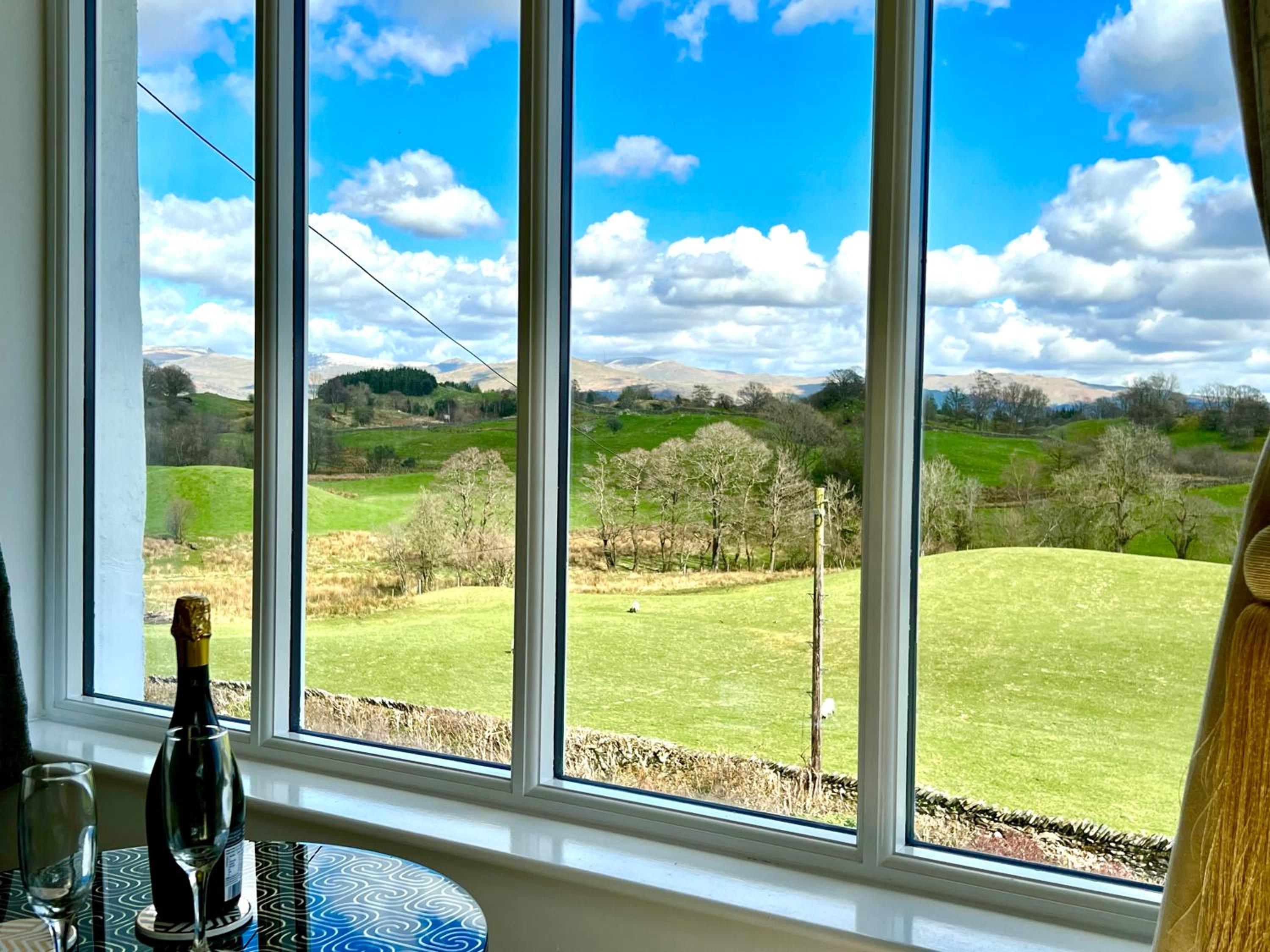 Suite with Mountain View (Open Plan) - Photo 8