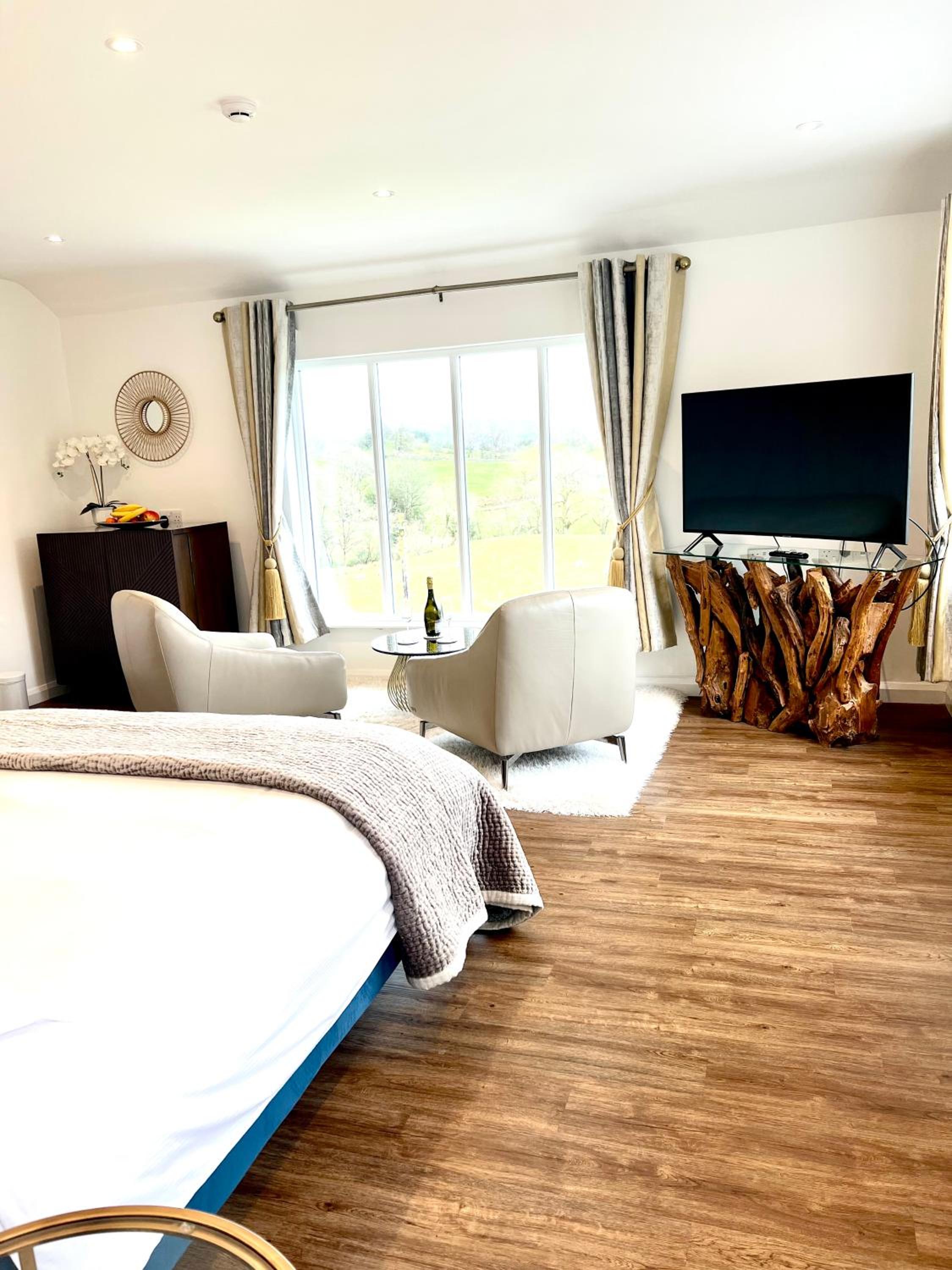Suite with Mountain View (Open Plan) - Photo 14