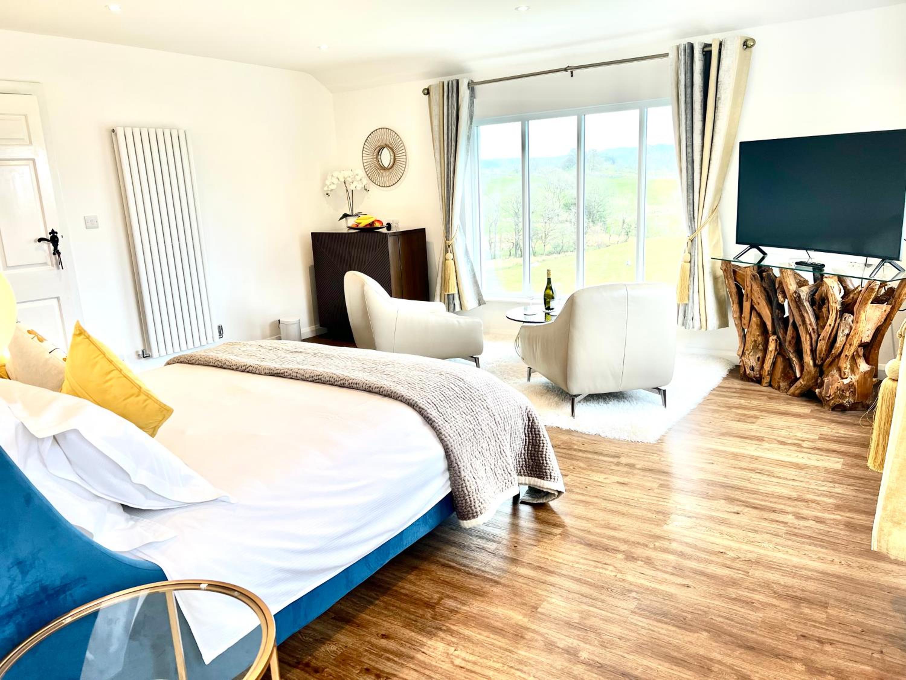 Suite with Mountain View (Open Plan) - Photo 2