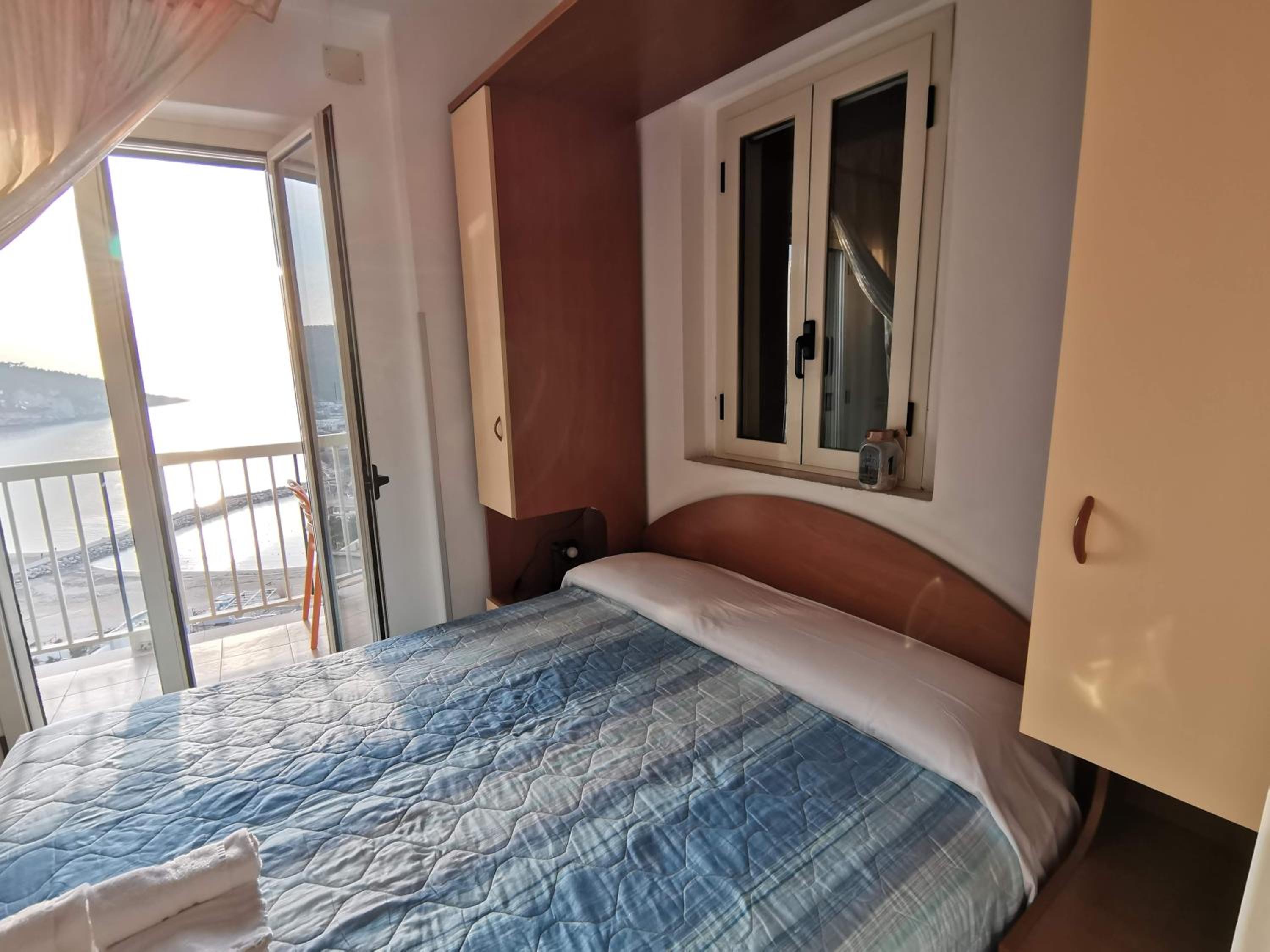 Large Double Room photo 1