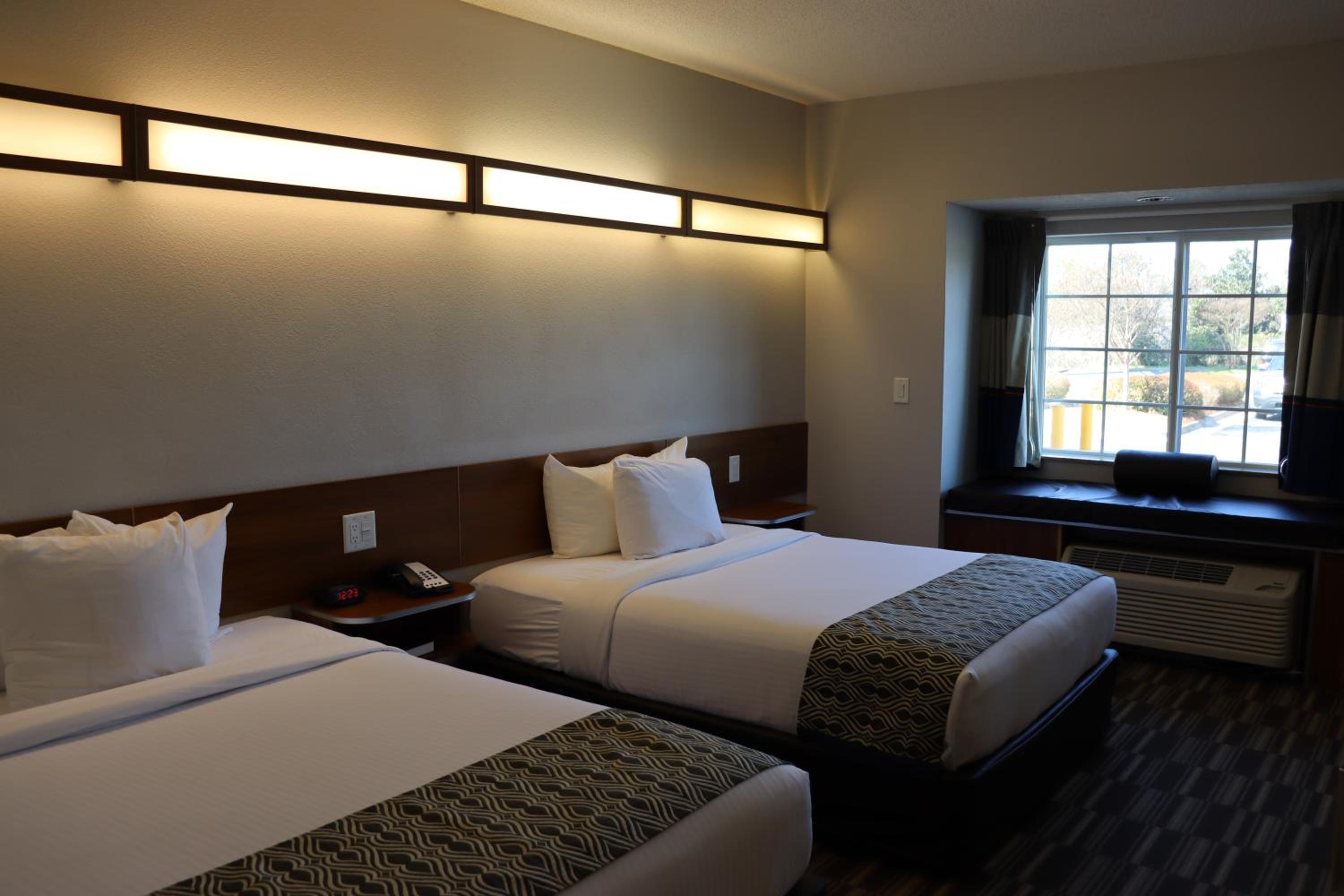 Queen Room with Two Queen Beds - Non-Smoking - Photo 1