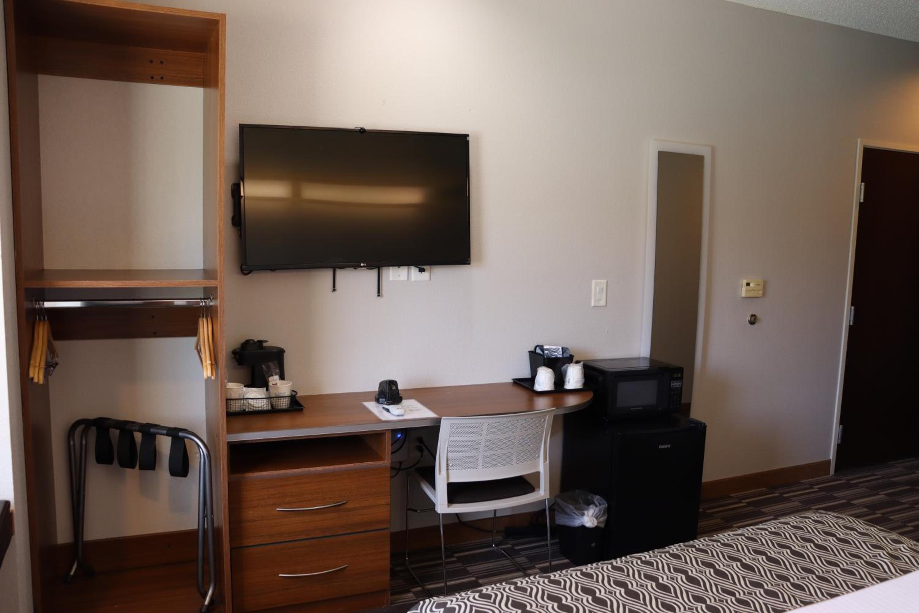 Superior Queen Room - Mobility Access/Non-Smoking - Photo 2