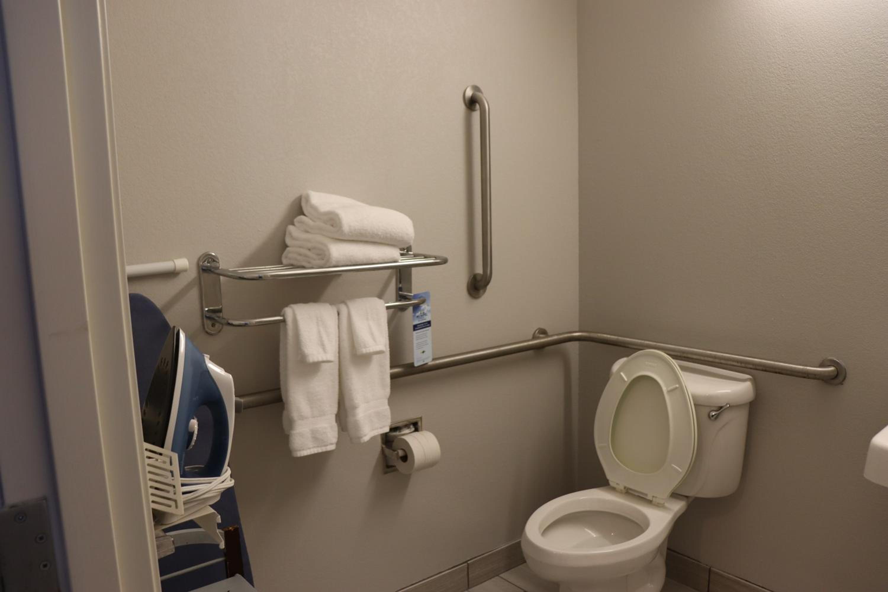 Deluxe Queen Room - Mobility Access/Non-Smoking - Photo 2