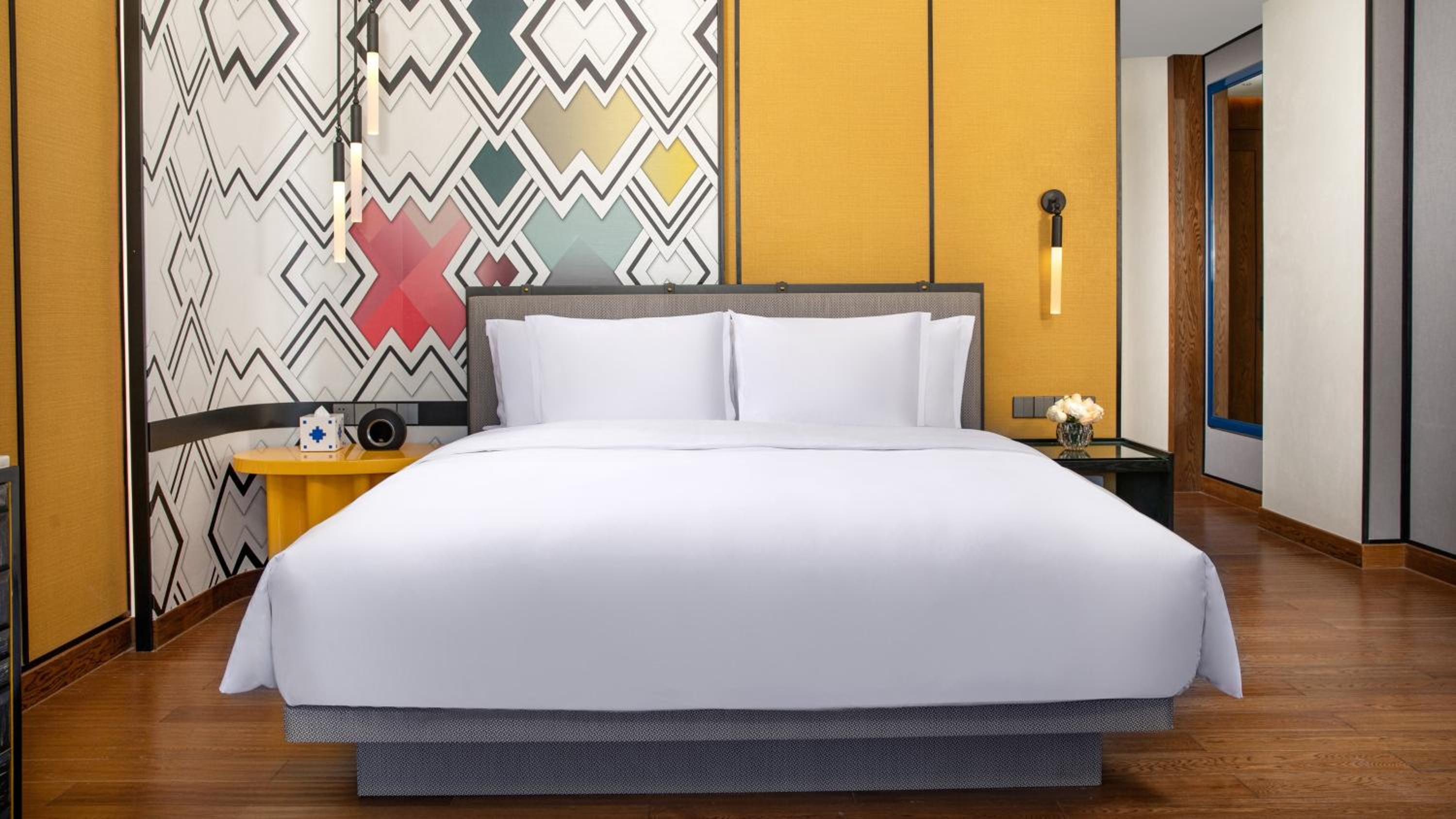 Premium King Room with Balcony - Photo 2