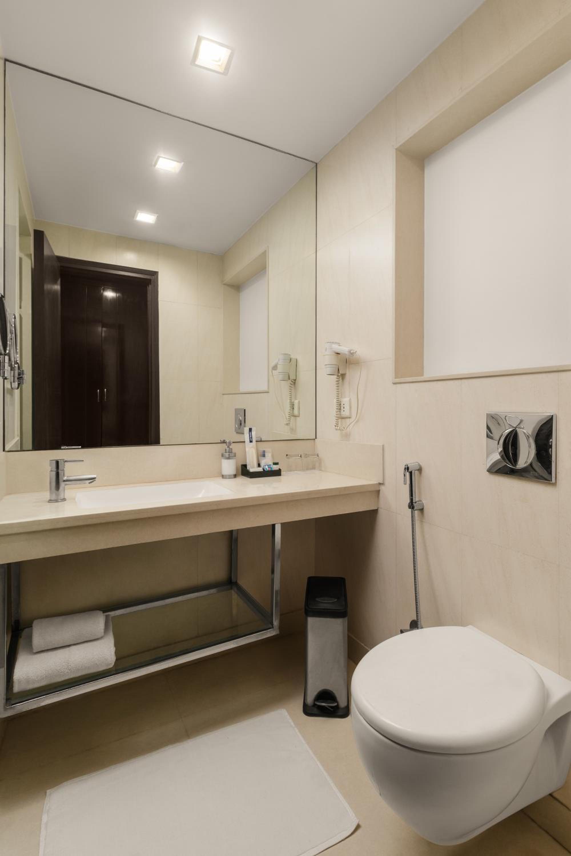 Superior Room with Happy Hours-1+1 offer on Alcoholic Beverages, 15% Off on Laundry service, Complimentary In-Room Refreshments featuring Cookie Platter , 15% off on Food & Beverage services photo 3