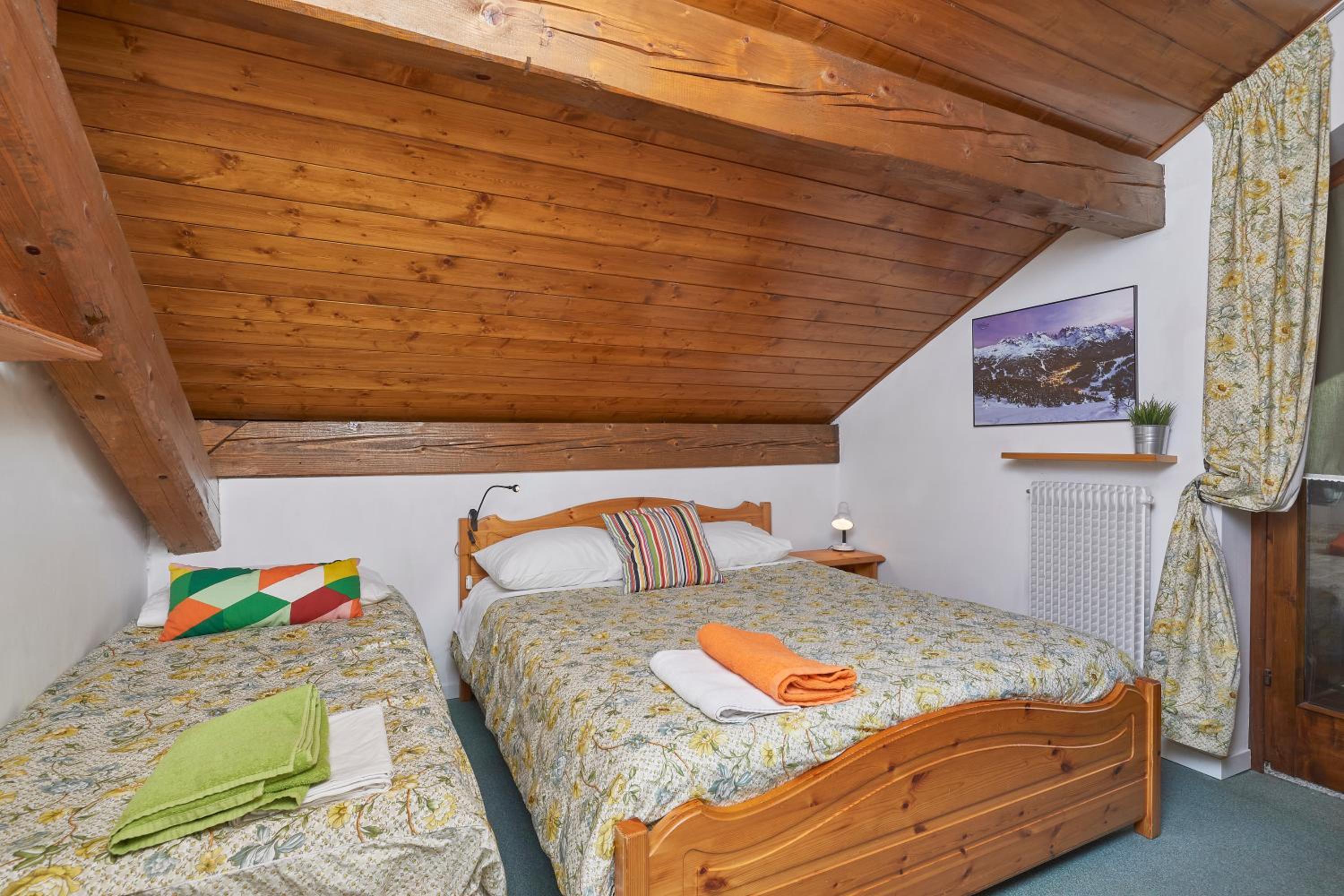 Two-Bedroom Apartment with Mountain View photo 3