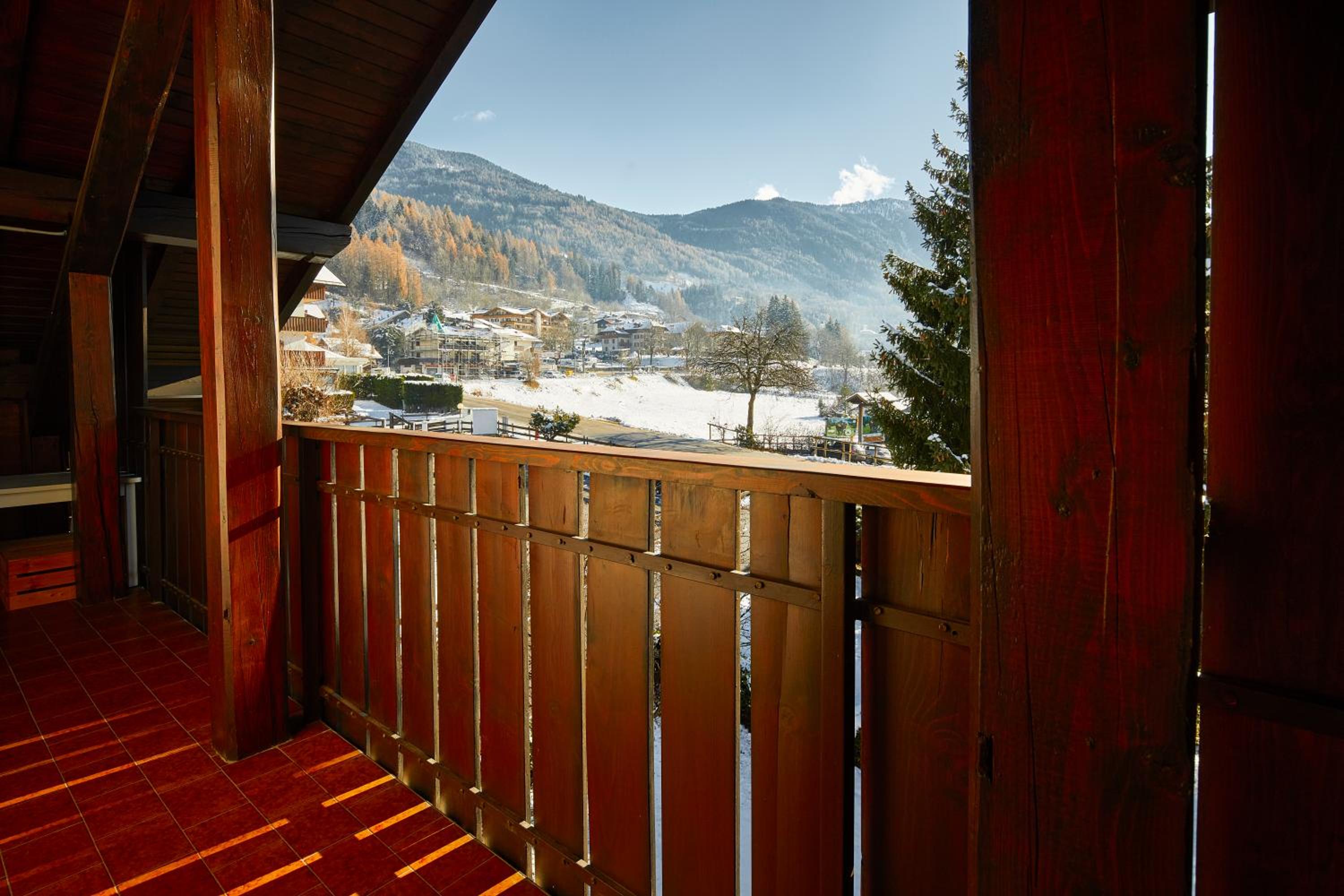 Two-Bedroom Apartment with Mountain View photo 3