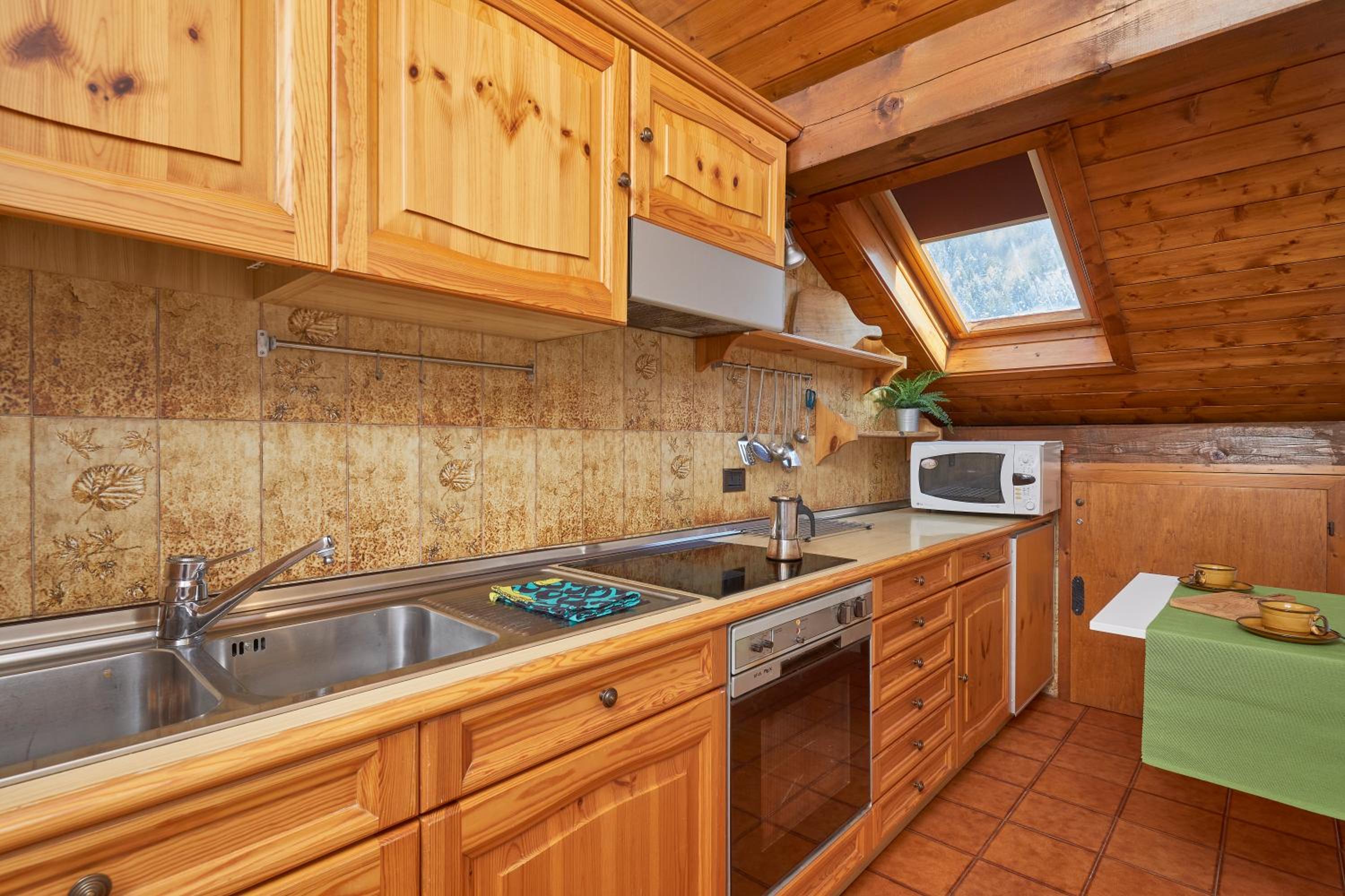 Two-Bedroom Apartment with Mountain View photo 2