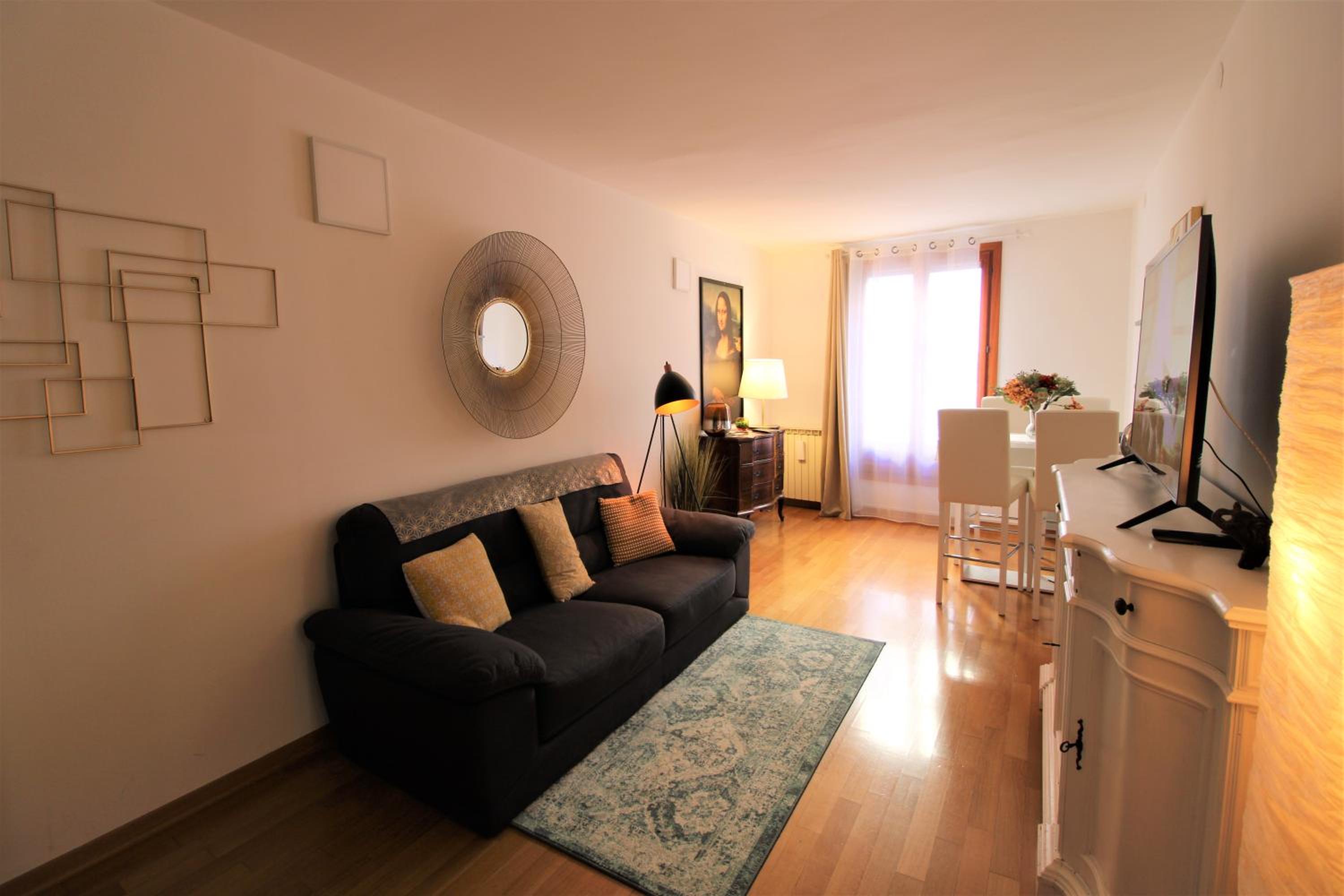 One-Bedroom Apartment photo 3