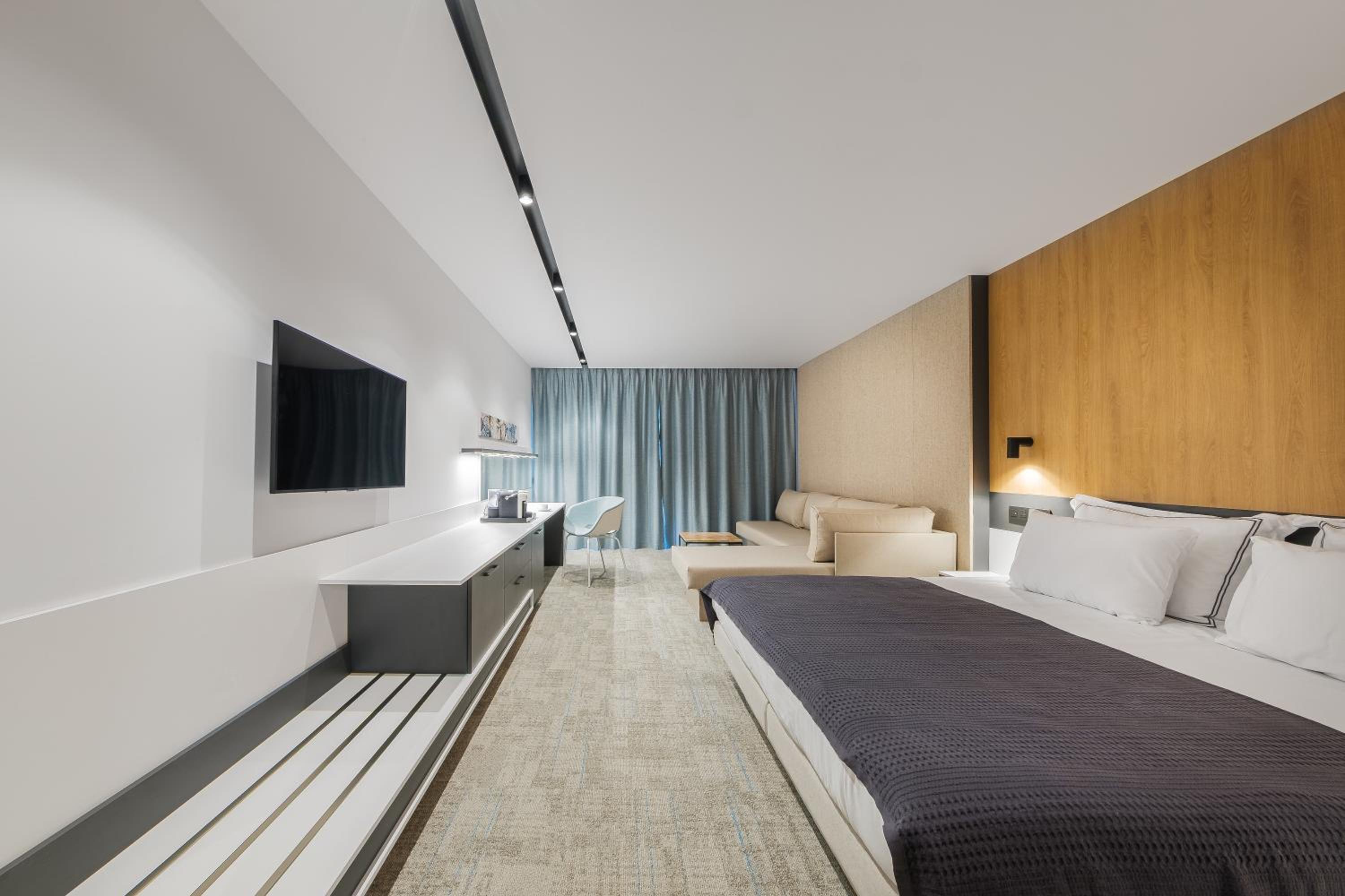 Deluxe Quadruple Room with Sea View photo 3