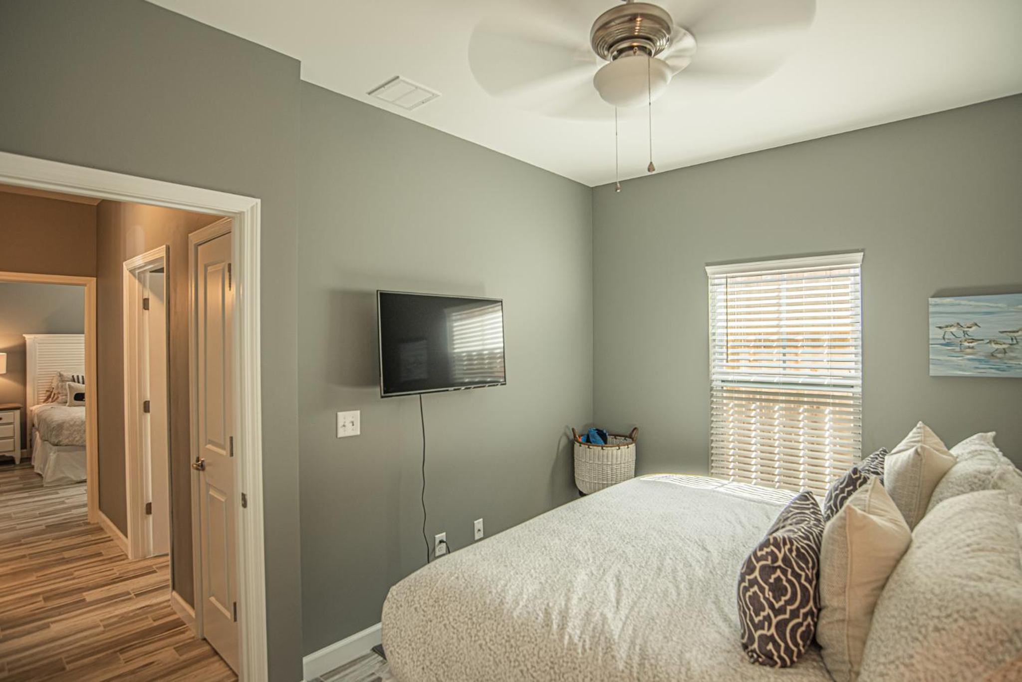 Three-Bedroom House photo 3