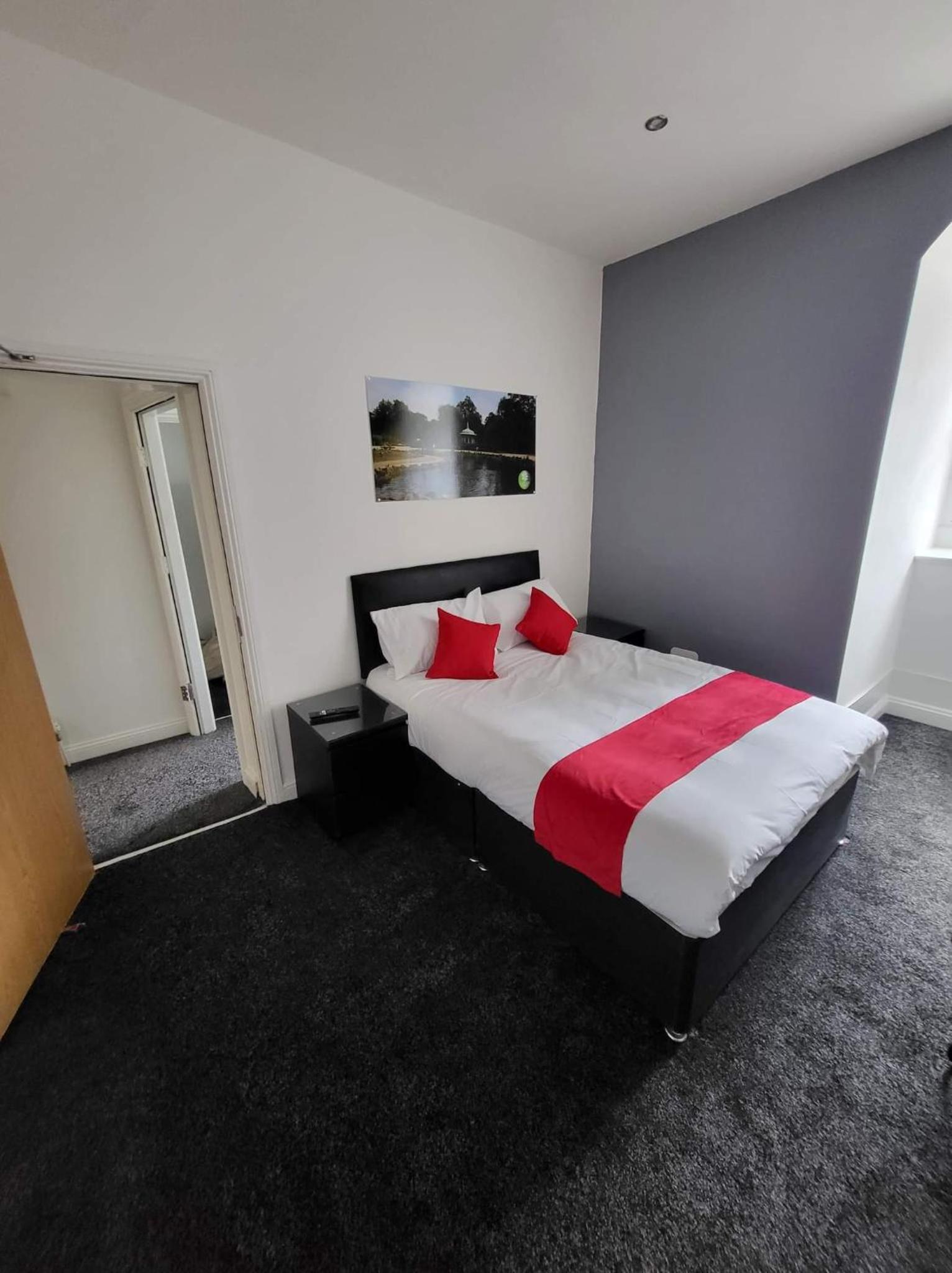Double or Twin Room with Bathroom - Photo 1