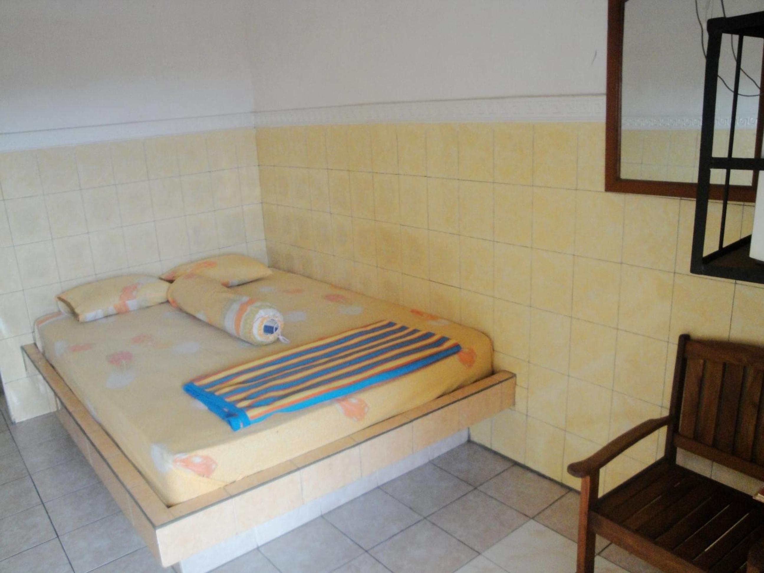 Budget Double Room - Photo 7