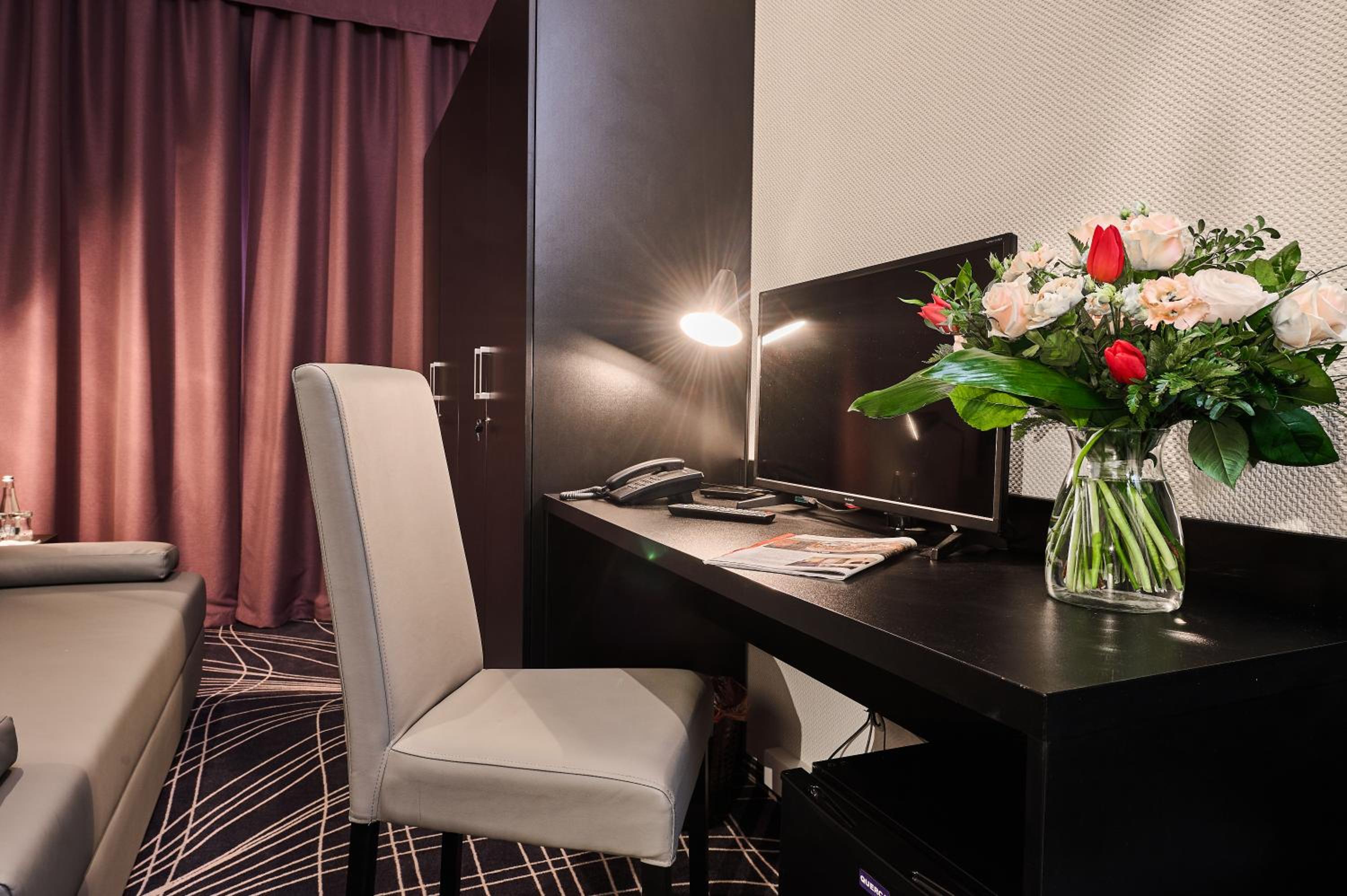 Standard Twin Room - Photo 3
