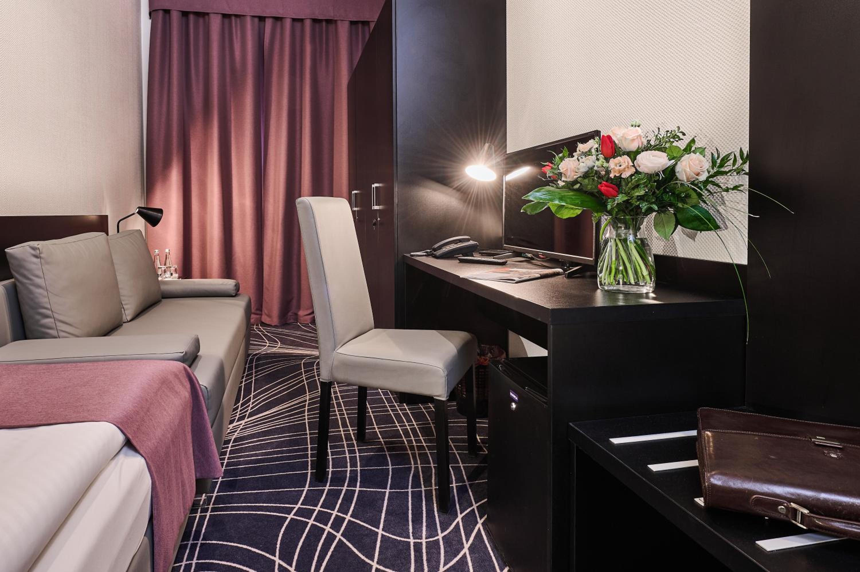 Standard Twin Room - Photo 1