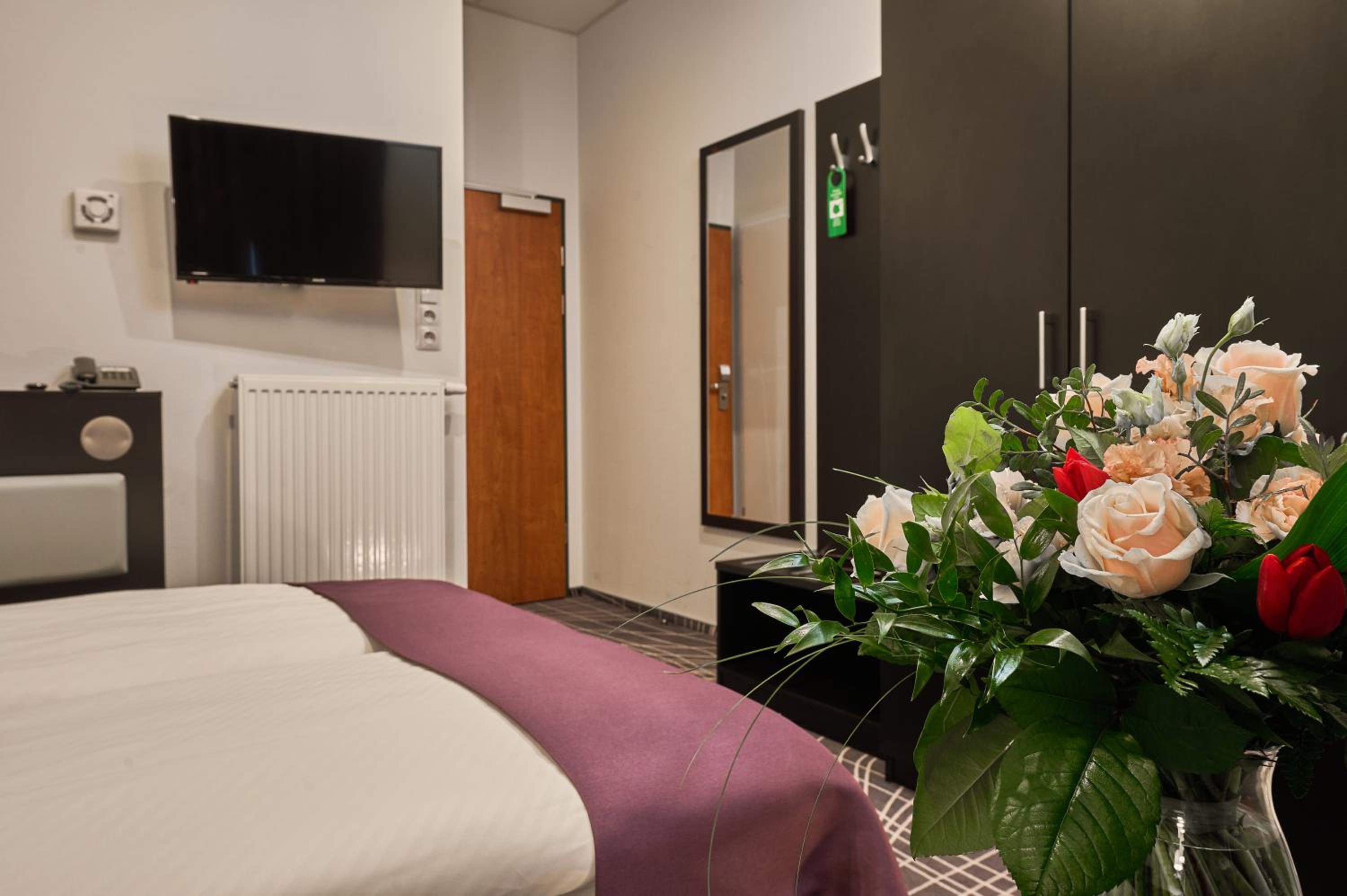 Standard Double Room - Photo 2