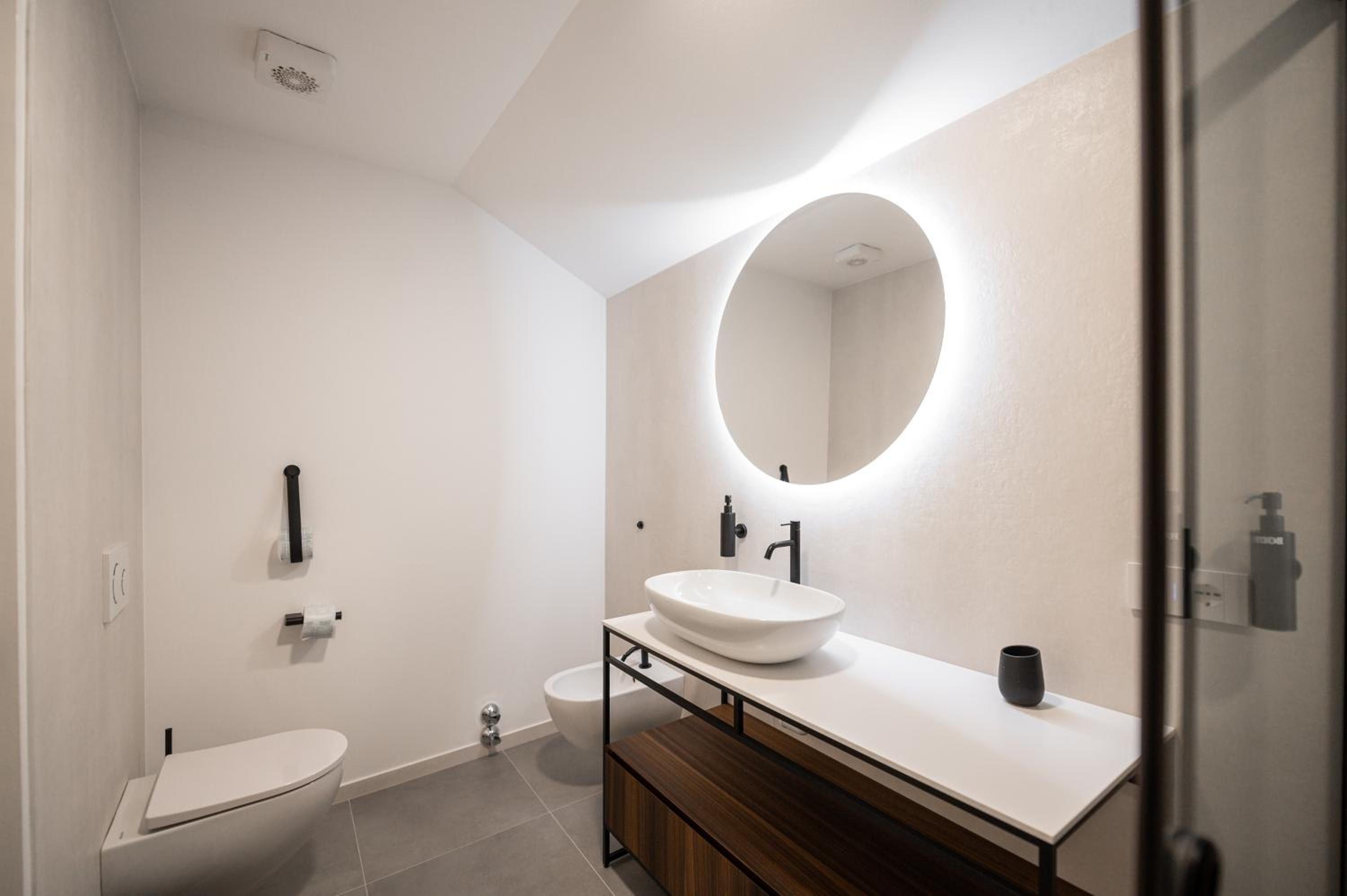 Double Room with Private Bathroom - Photo 15