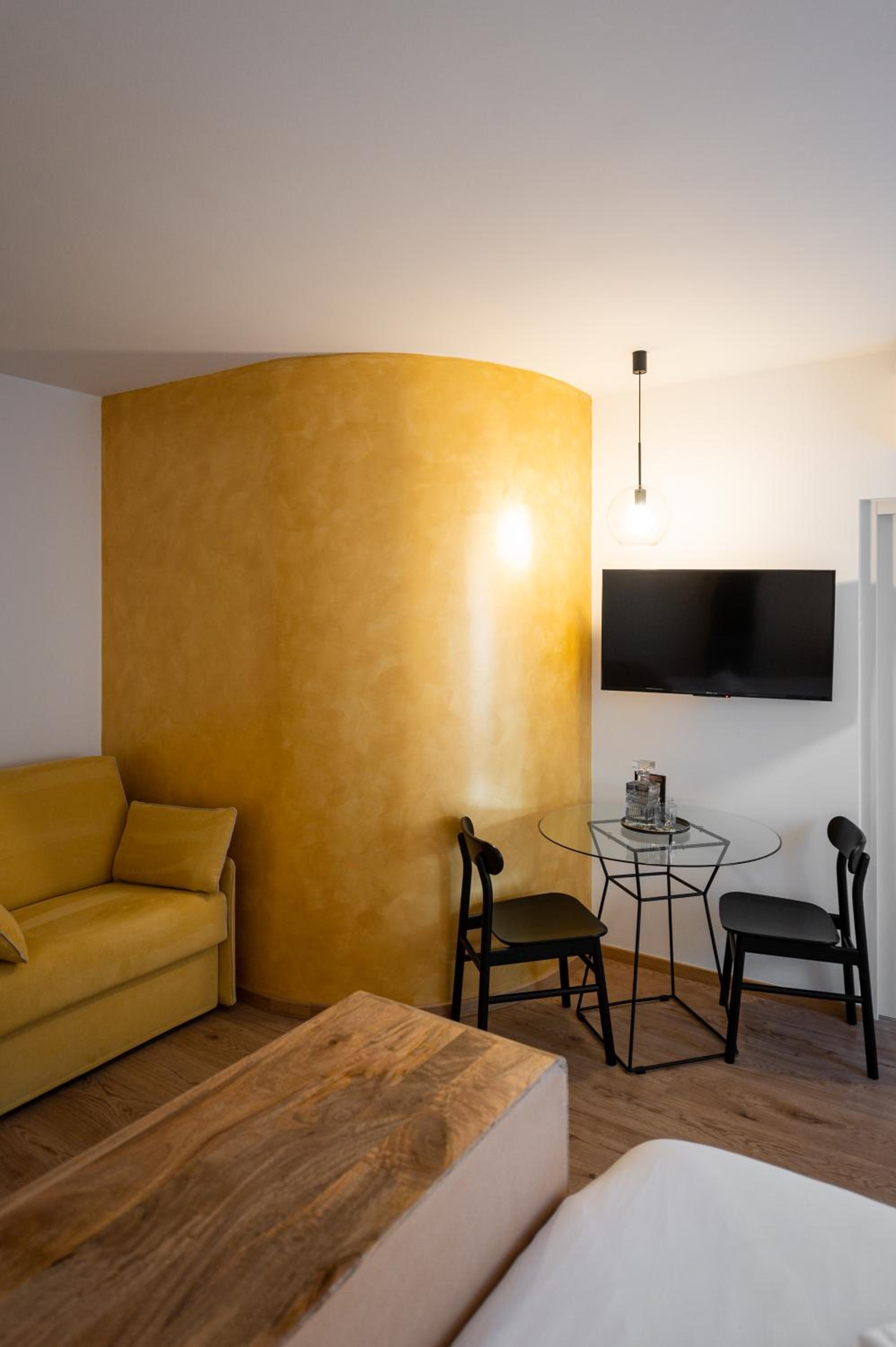 Double Room with Private Bathroom - Photo 16