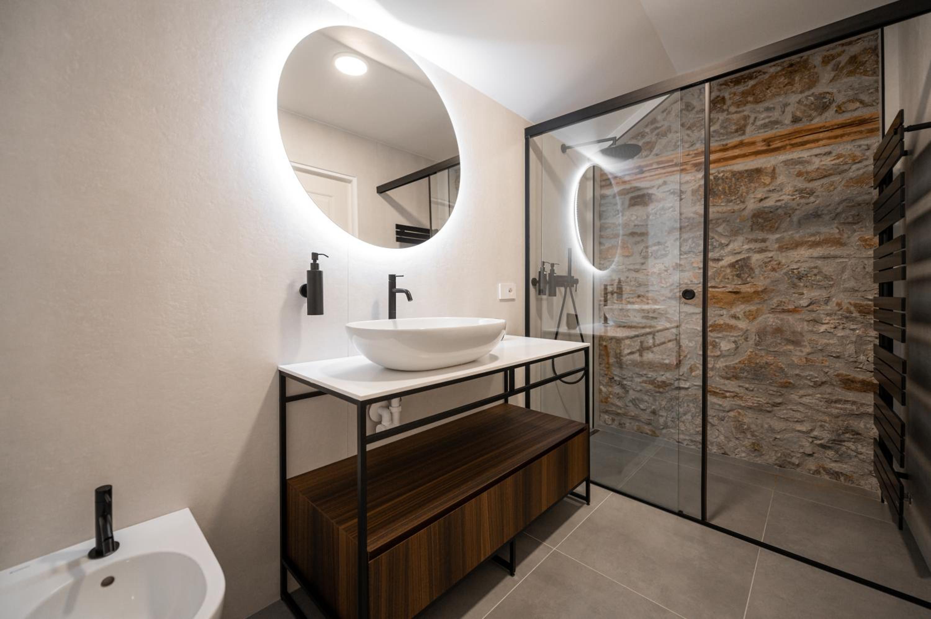 Double Room with Private Bathroom - Photo 12