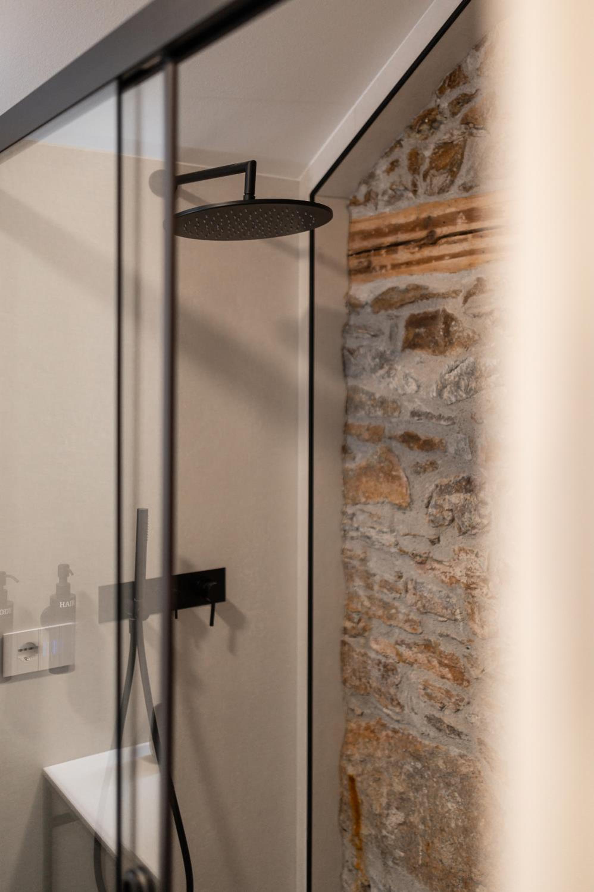 Double Room with Private Bathroom - Photo 13