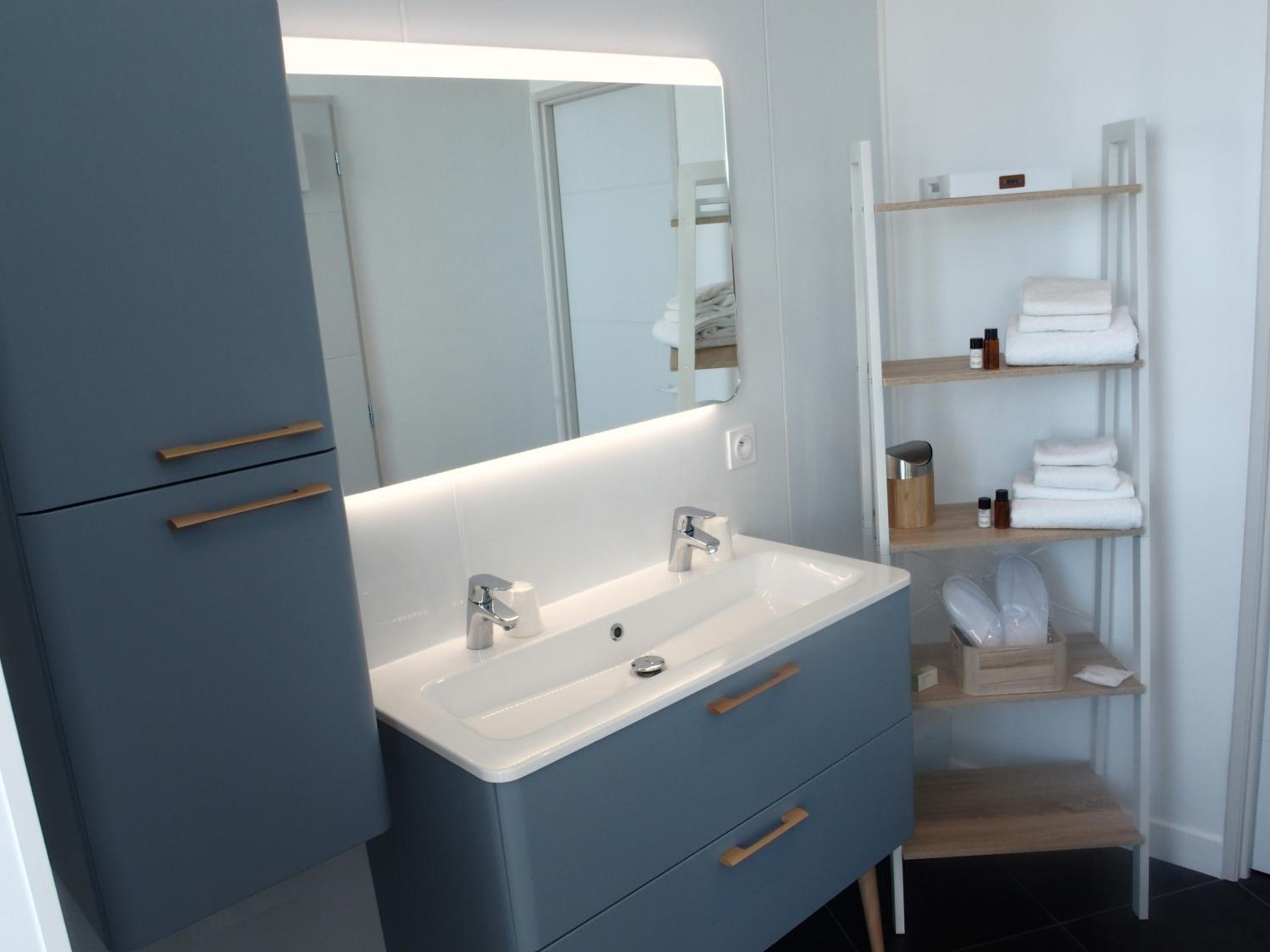 Signature Suite - Photo 3