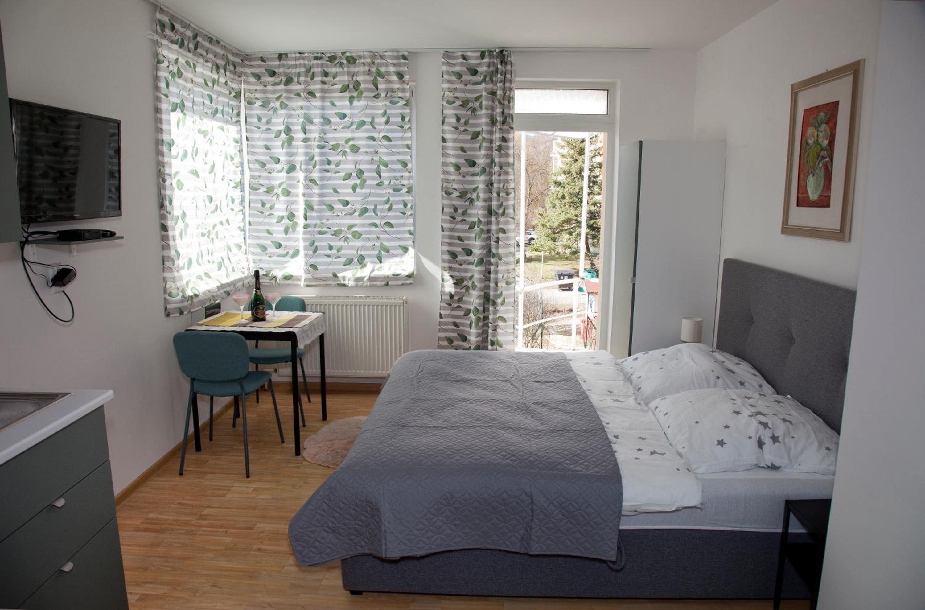 Two-Bedroom Apartment - Photo 5
