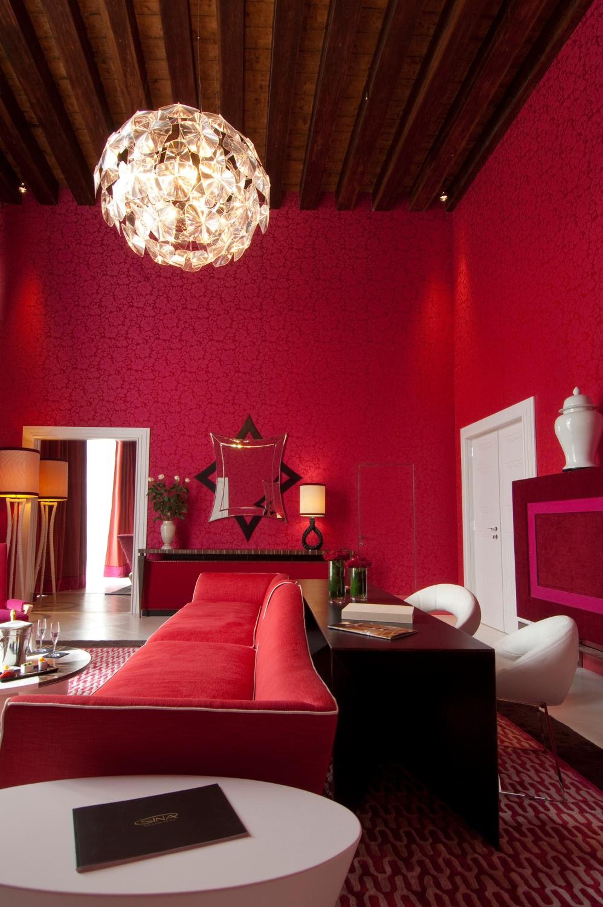 Deluxe Suite with Grand Canal View thumbnail 6