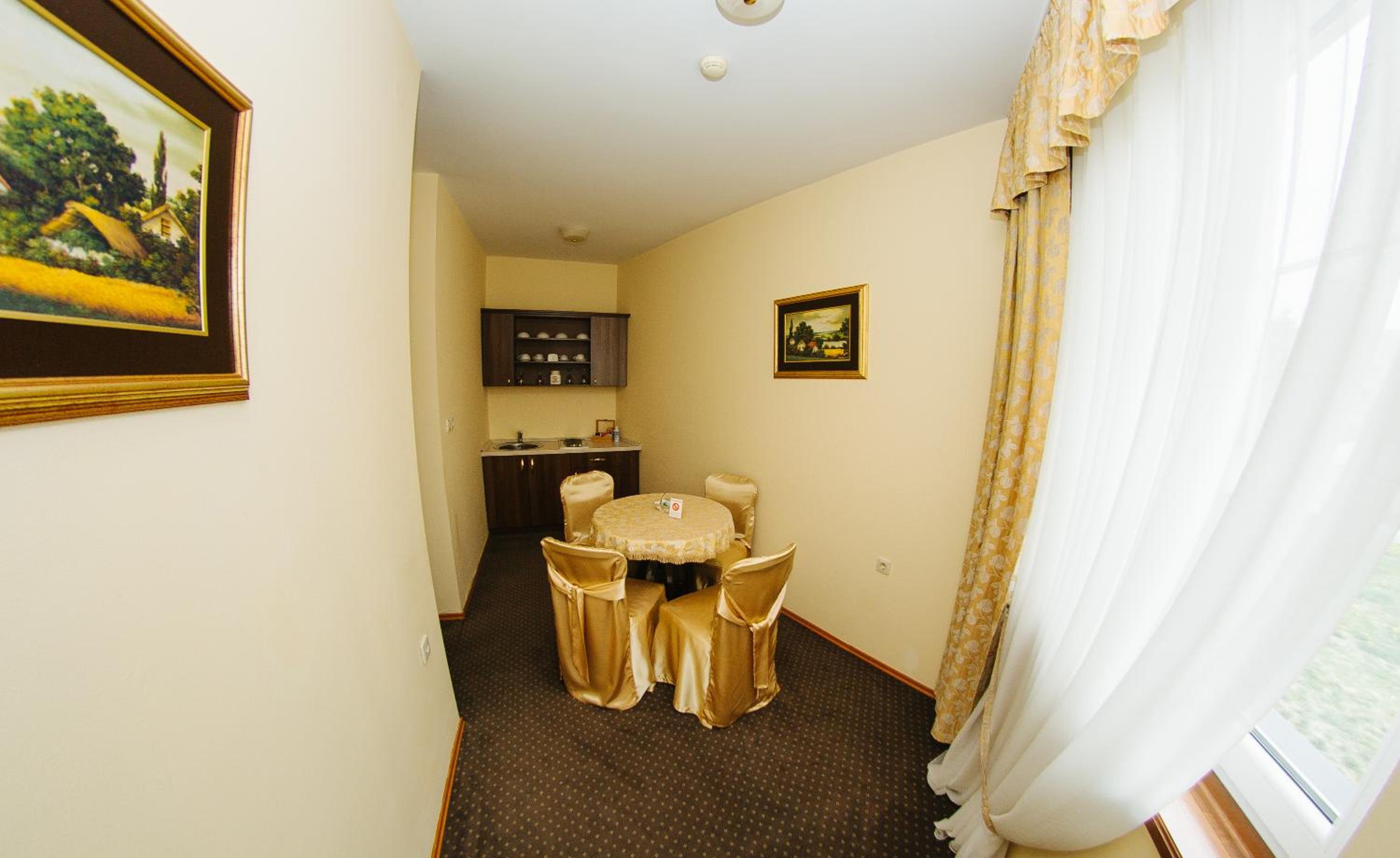 Apartment photo 2