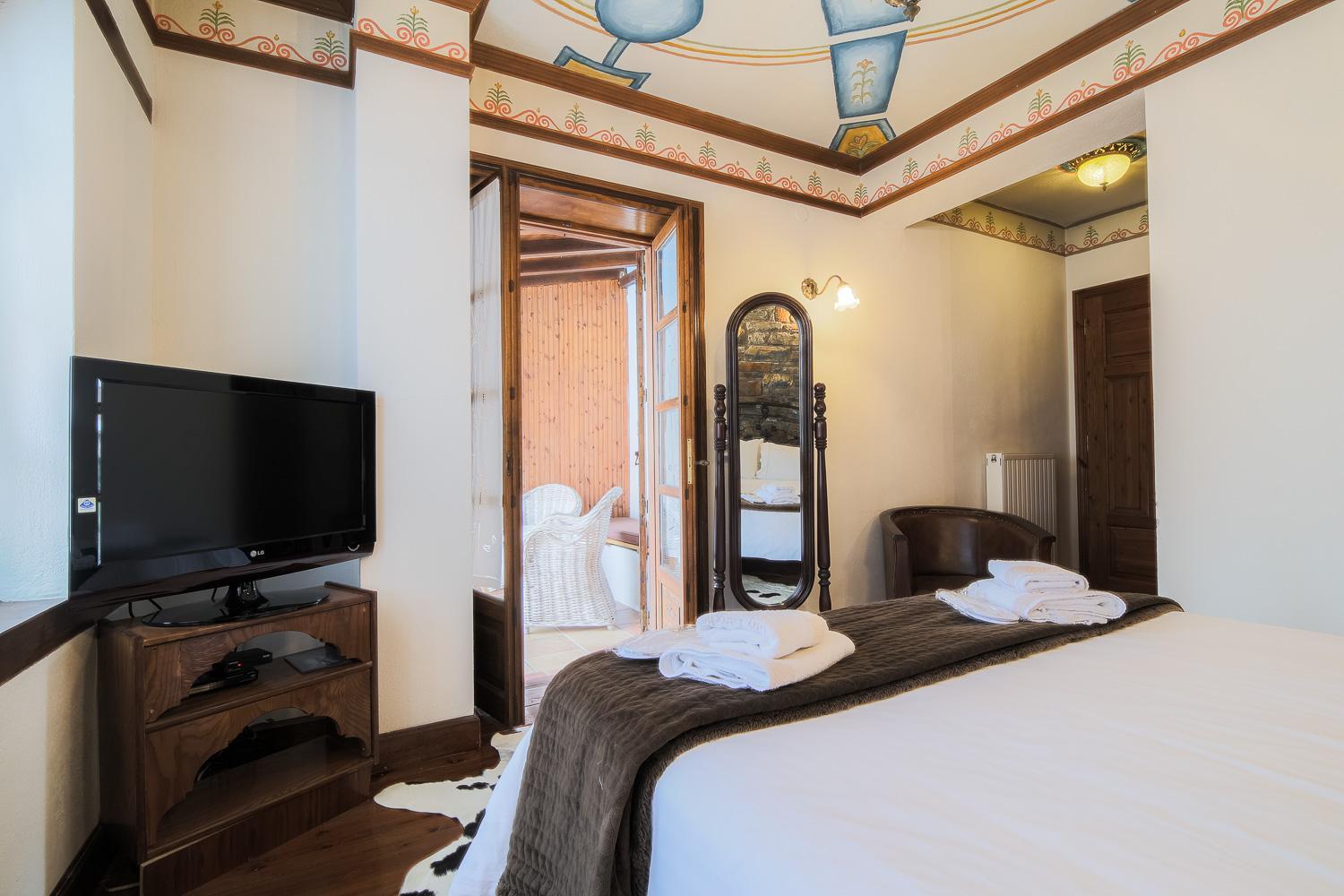 Deluxe Suite with Fireplace - Photo 15