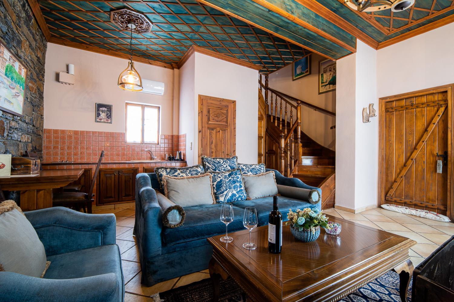 Deluxe Suite with Fireplace - Photo 9