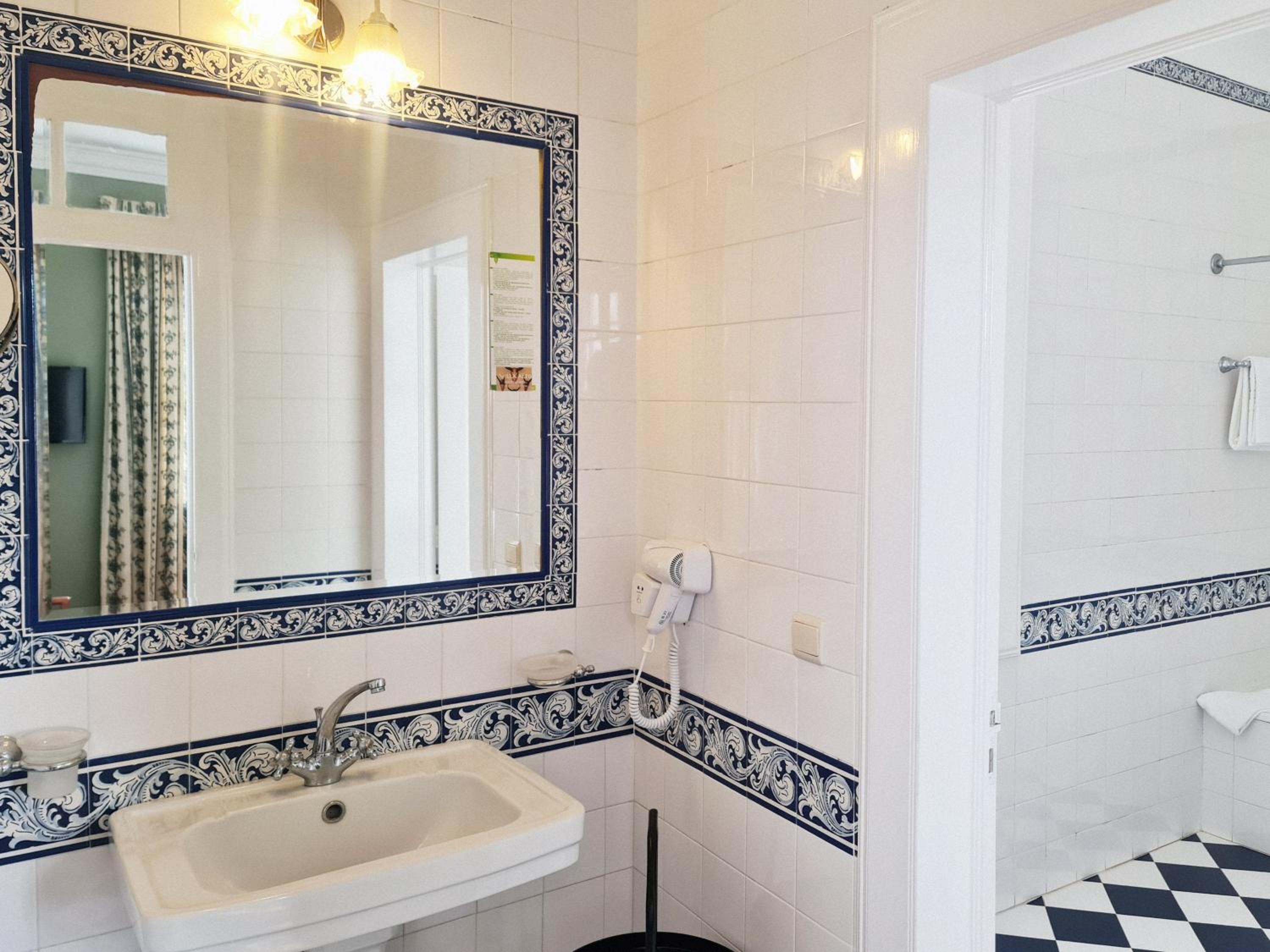 Superior Double Room - Photo 8