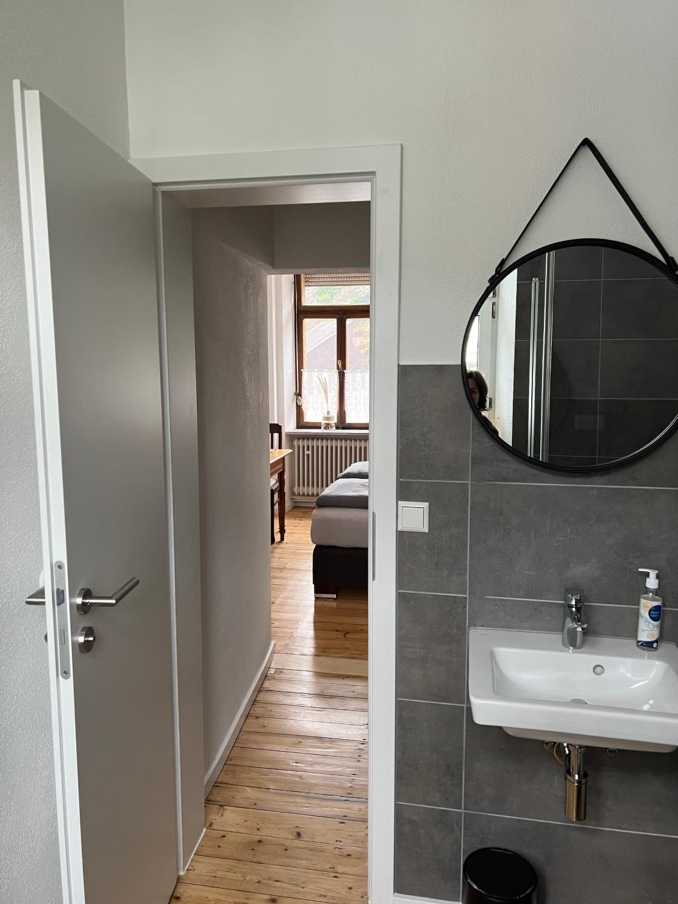 One-Bedroom Apartment - Photo 6