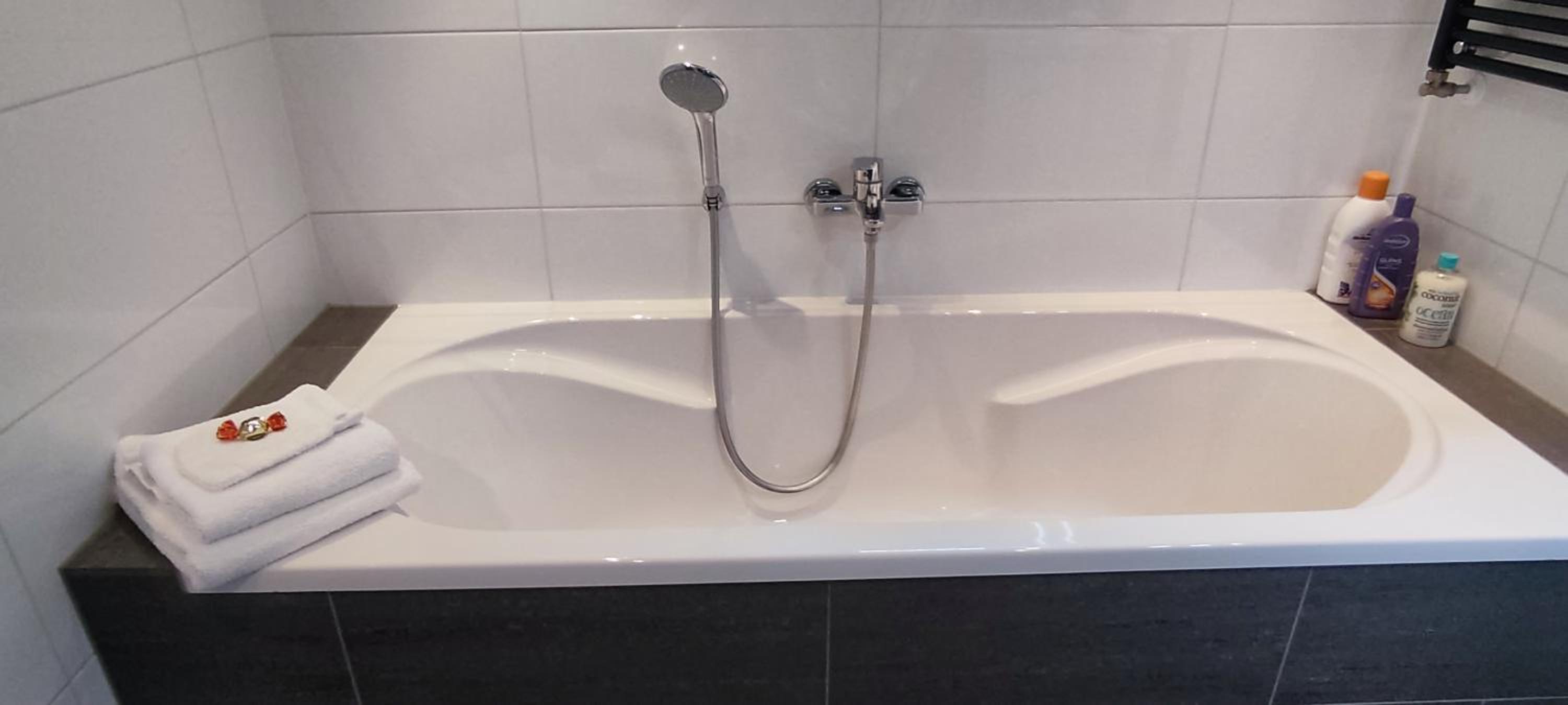Standard Twin Room with Private Bathroom photo 3