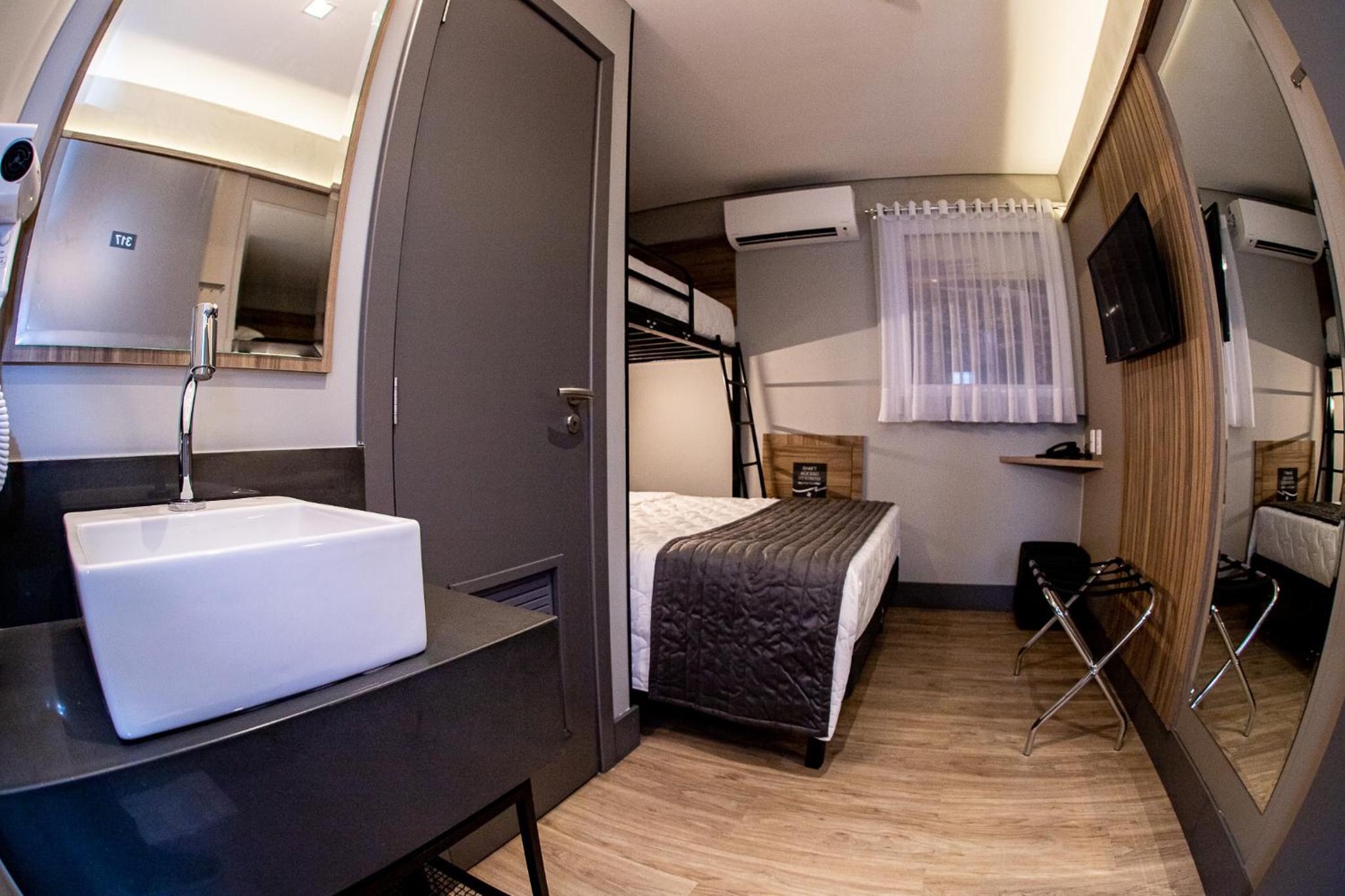Basic Triple Room photo 3