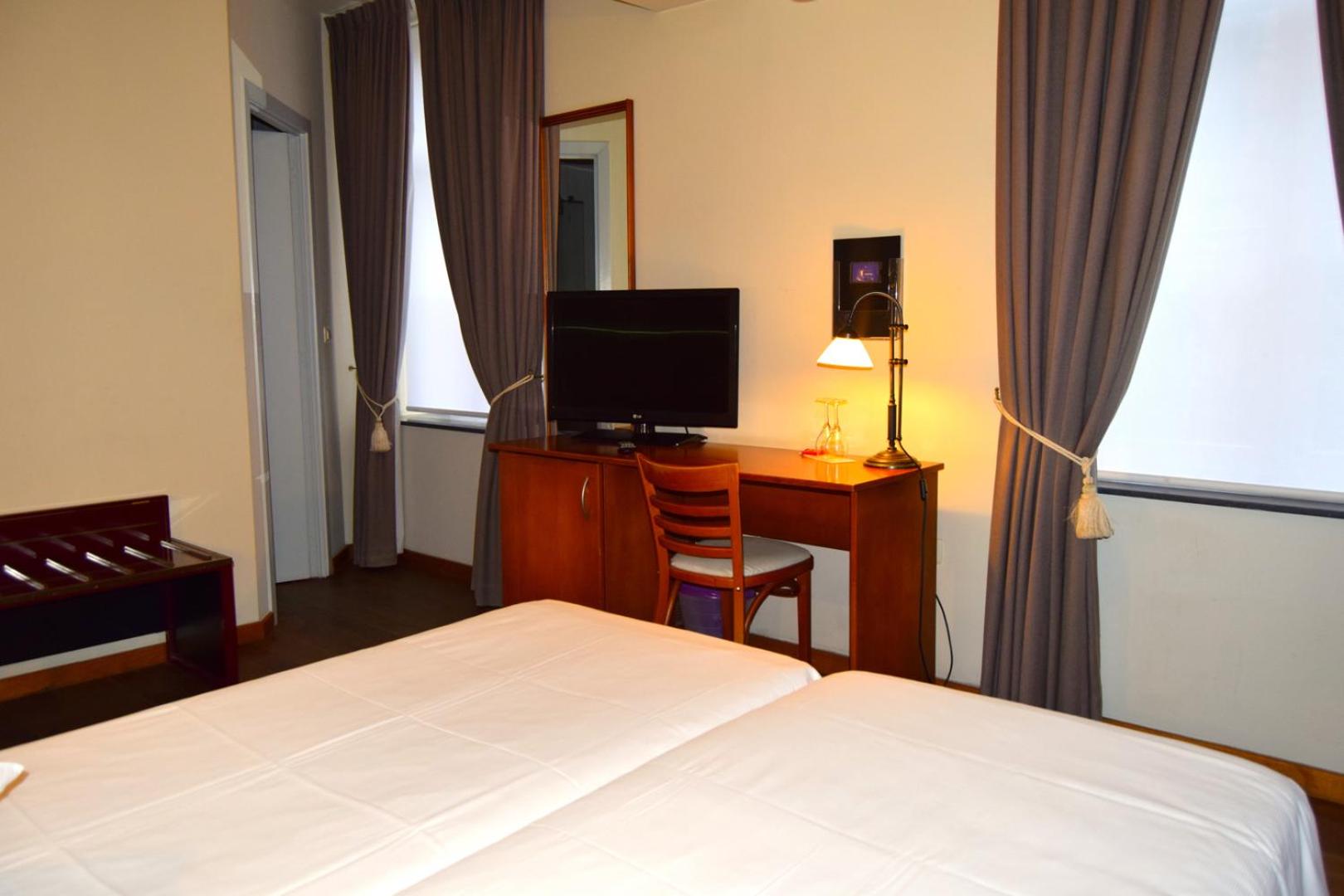 Deluxe Double or Twin Room photo 2