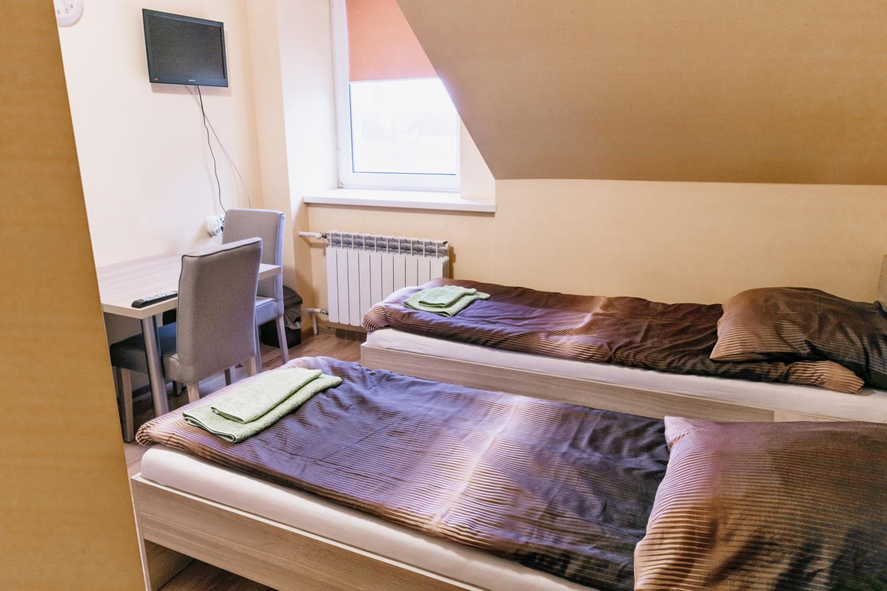 Twin Room - Photo 2