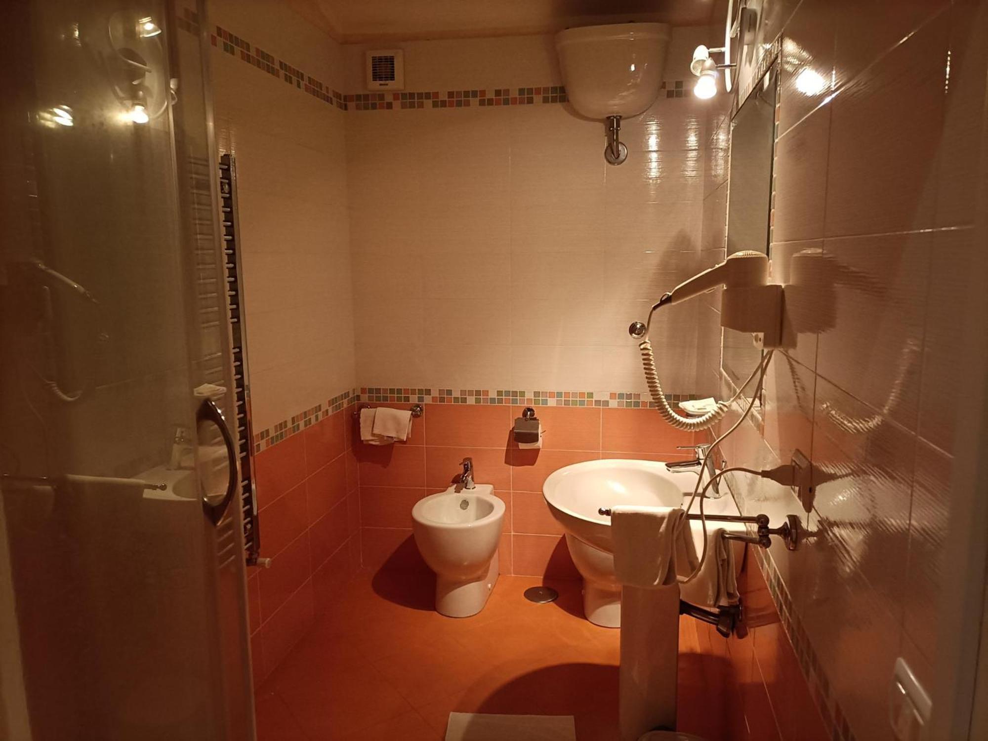 Double Room - Photo 3
