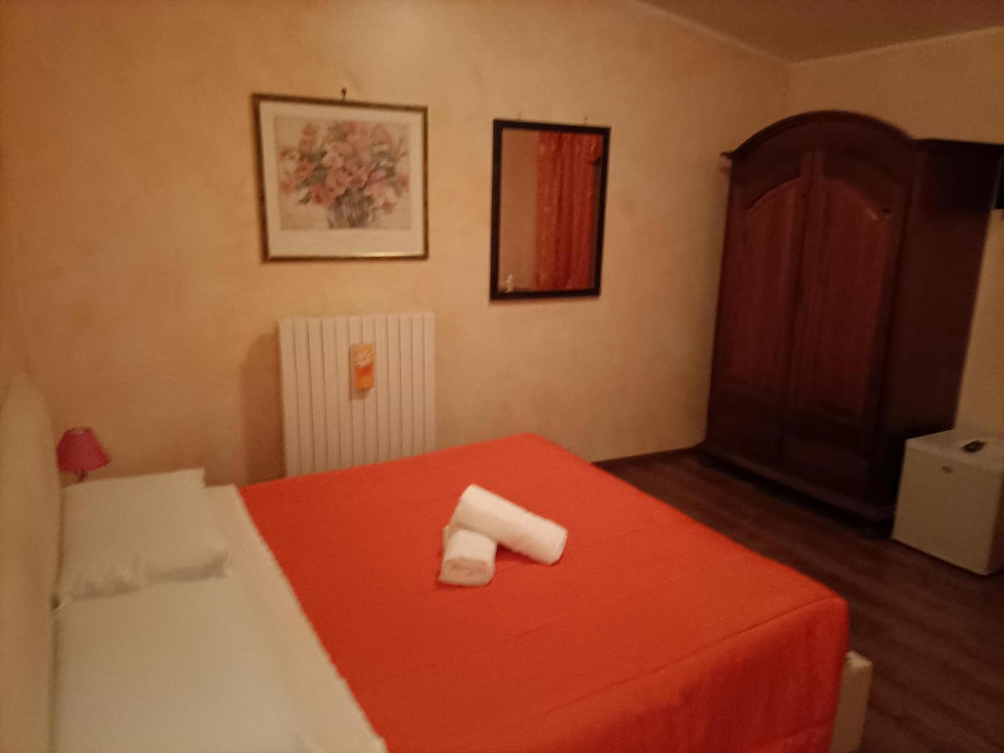 Double Room - Photo 4