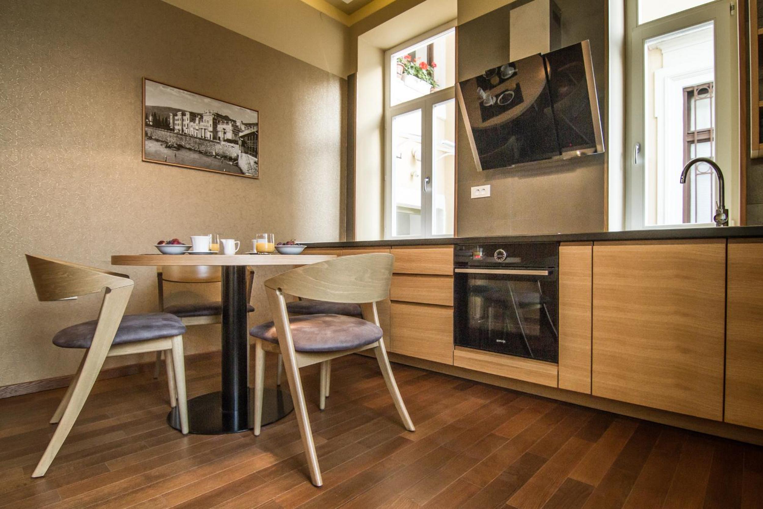 One-Bedroom Apartment - Photo 3
