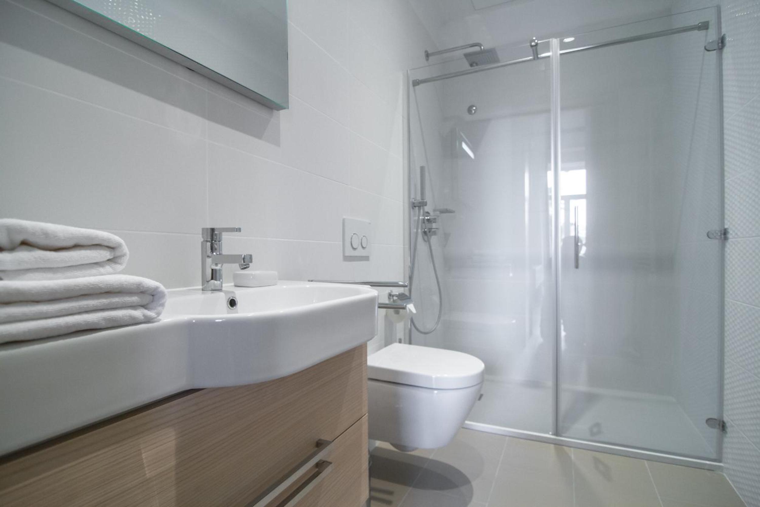 One-Bedroom Apartment - Photo 2