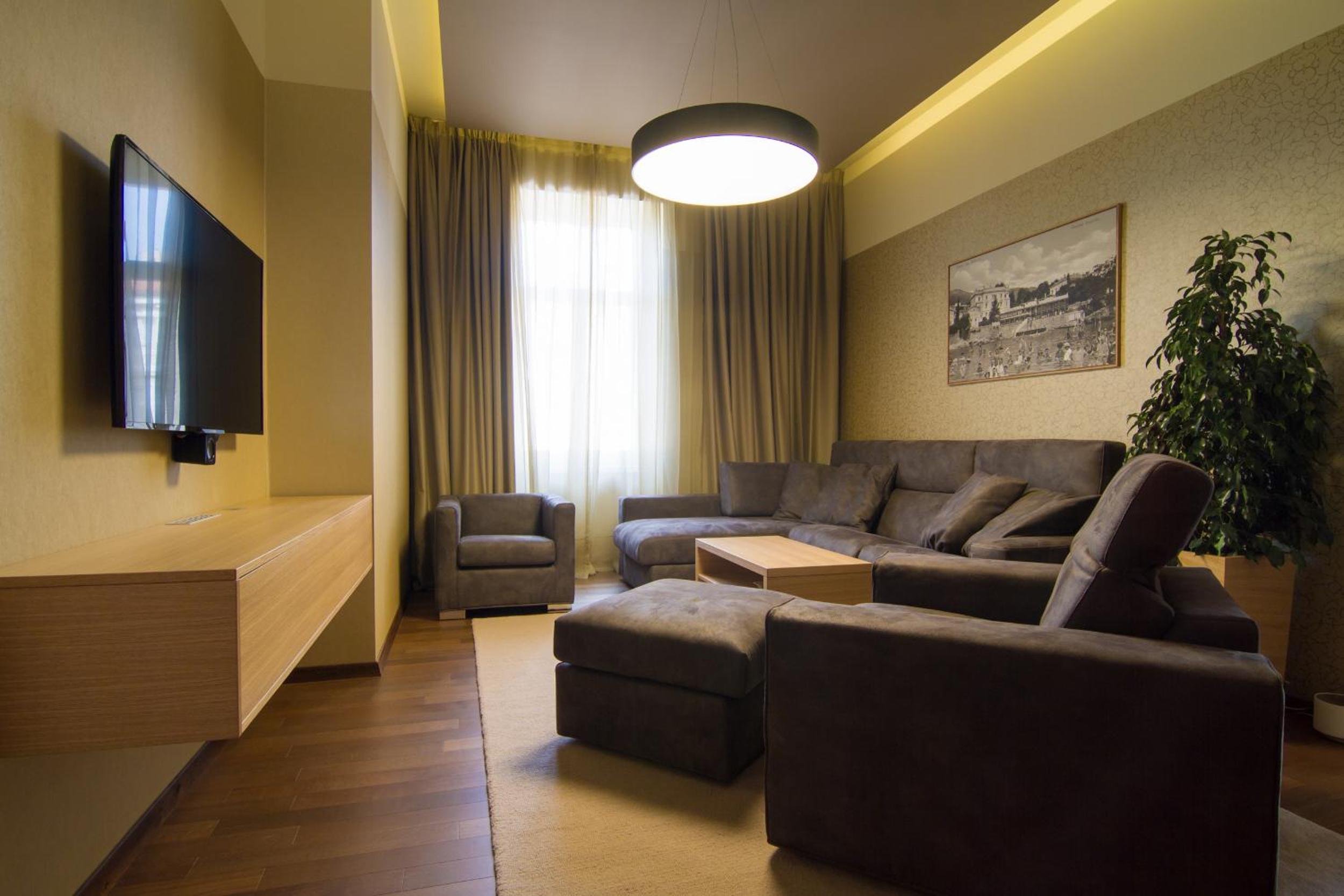 Two-Bedroom Apartment - Photo 2