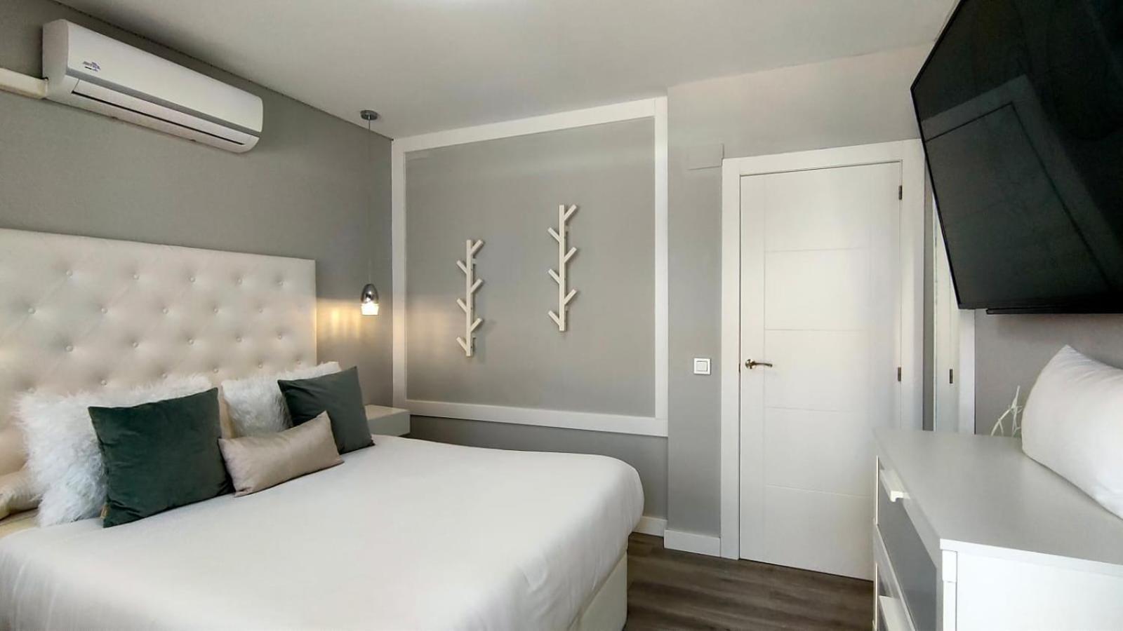One-Bedroom Apartment - Photo 105