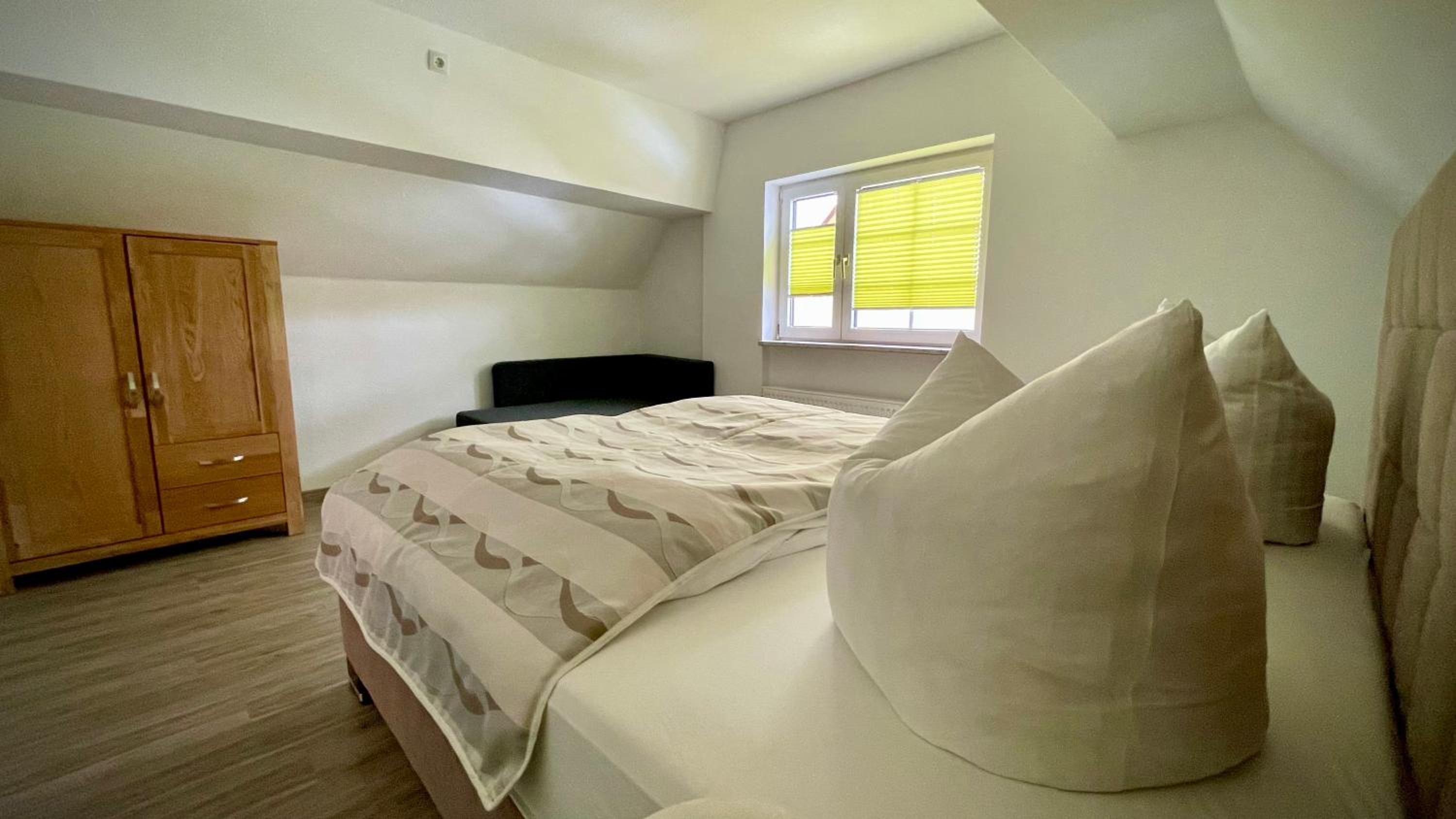 One-Bedroom Apartment - Photo 3