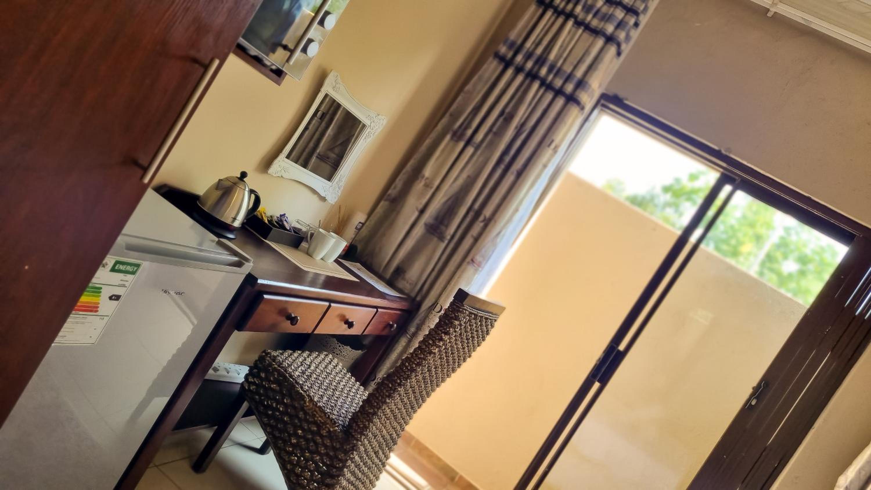 Double or Twin Room - Photo 4
