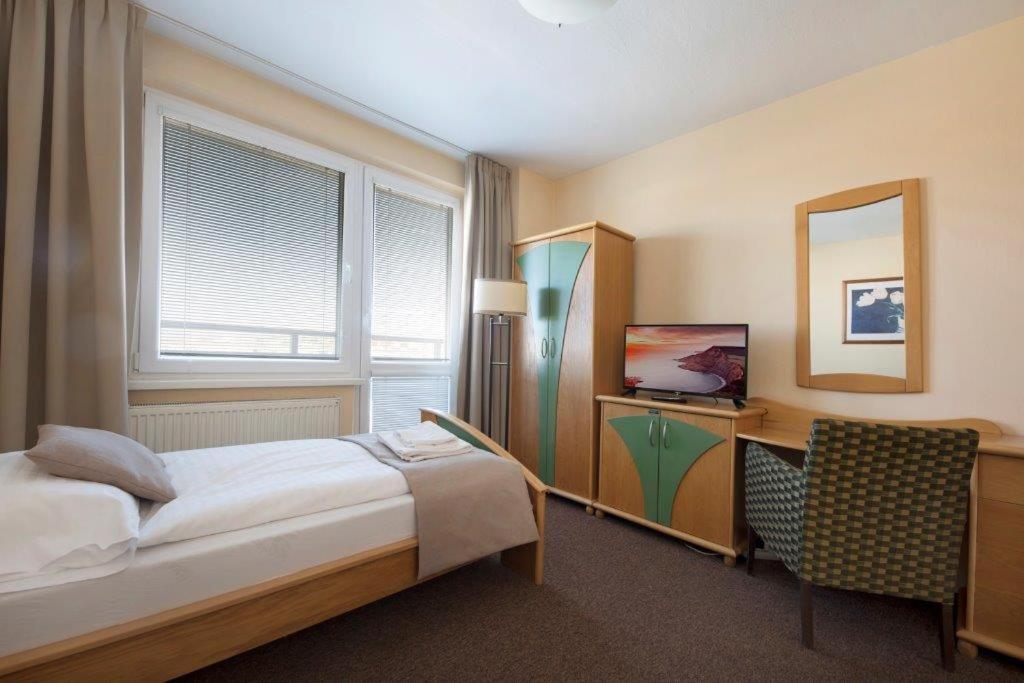 Standard Double or Twin Room photo 3