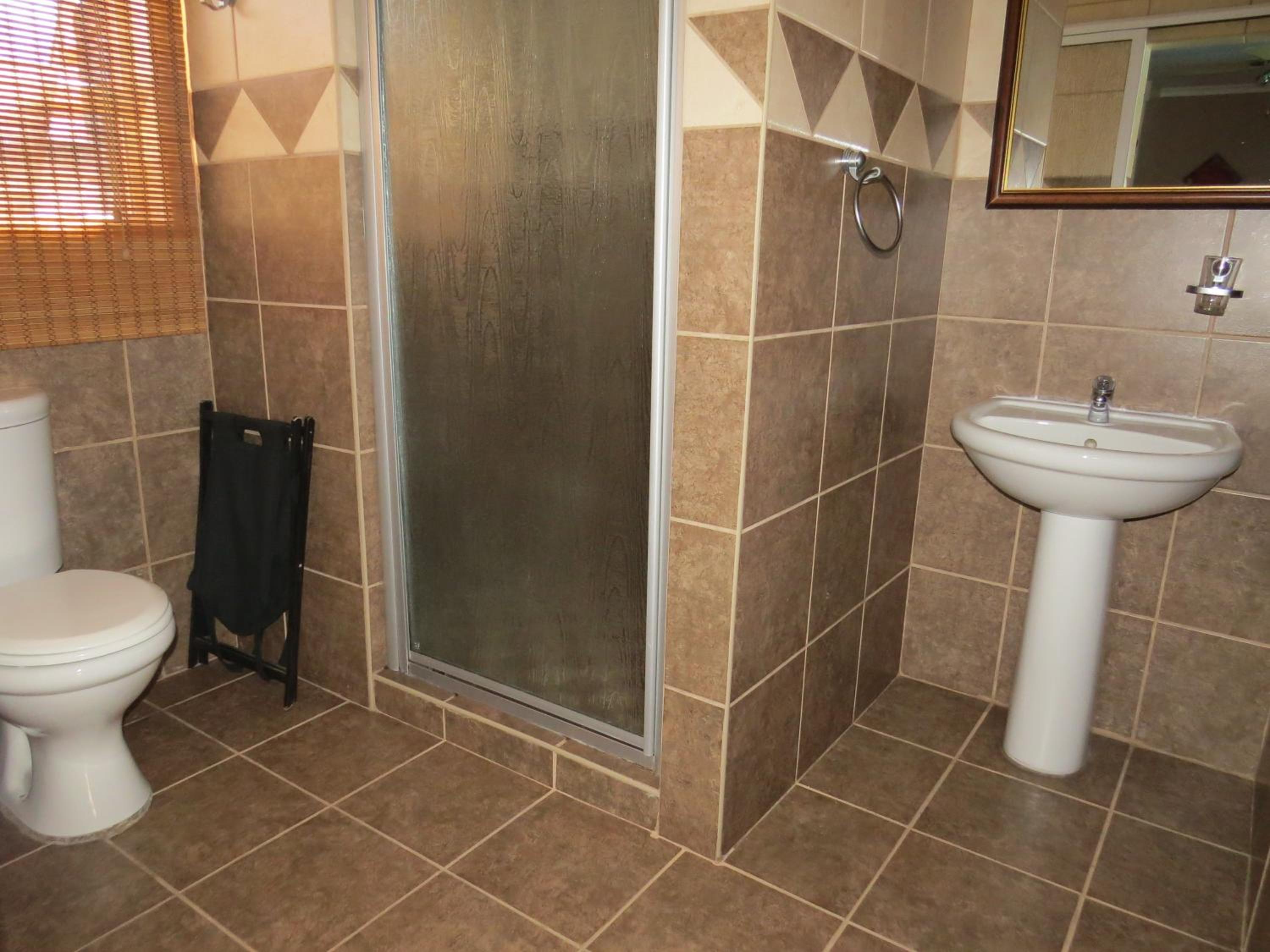 Queen Room photo 3